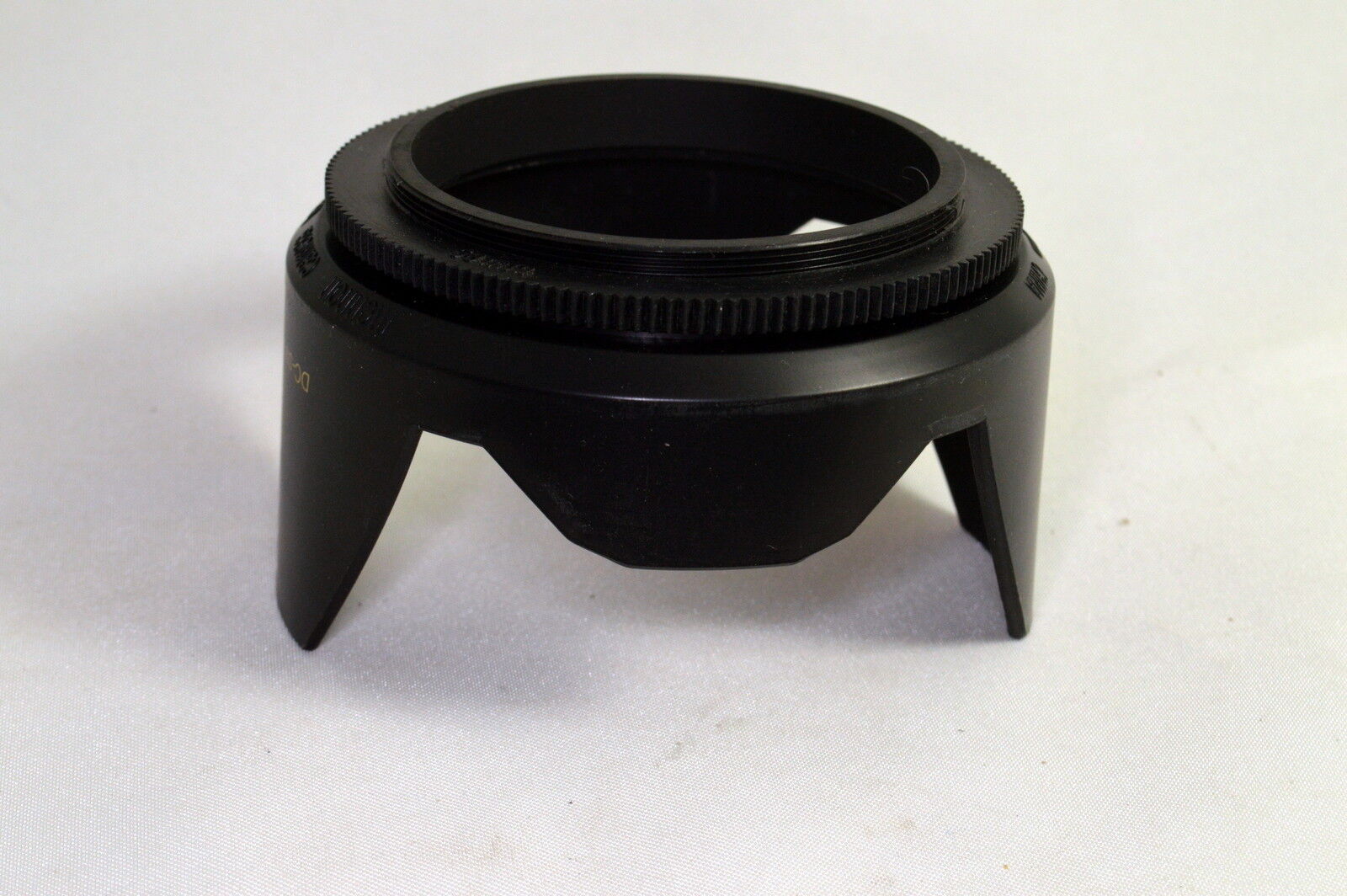 Screw on Typer 58mm Plastic Lens Hood Made in China for 18-55mm IS II zoom