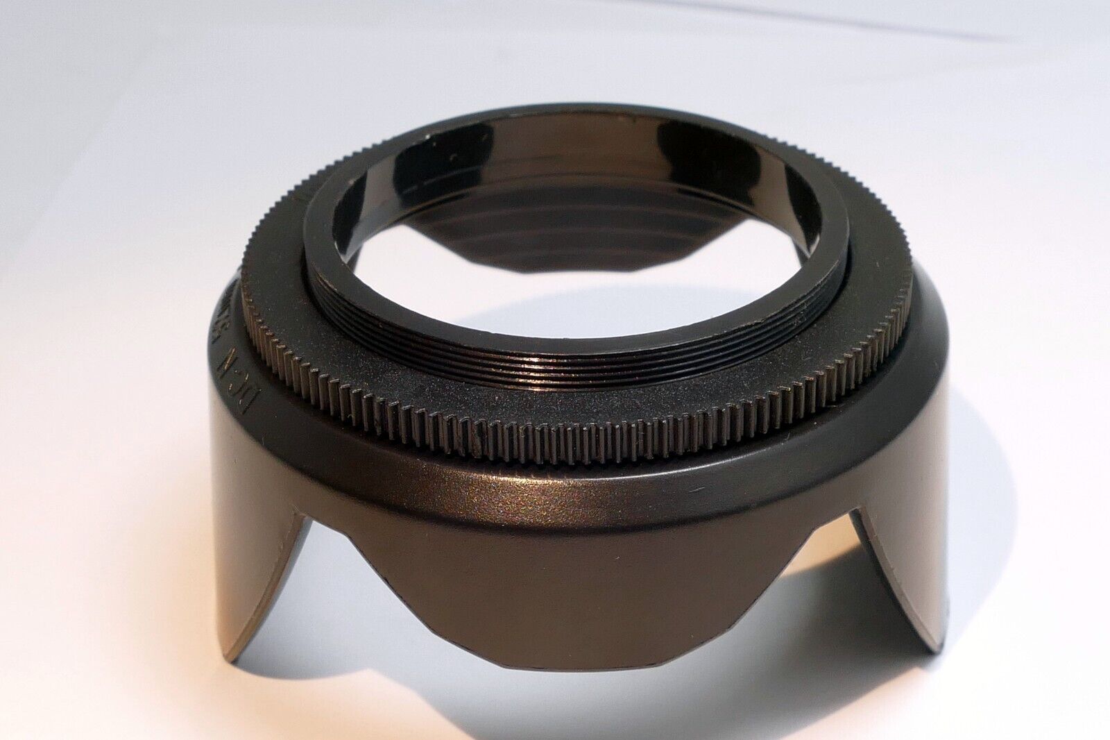 52mm Petal Lens hood shade threaded screw in for 18-55mm