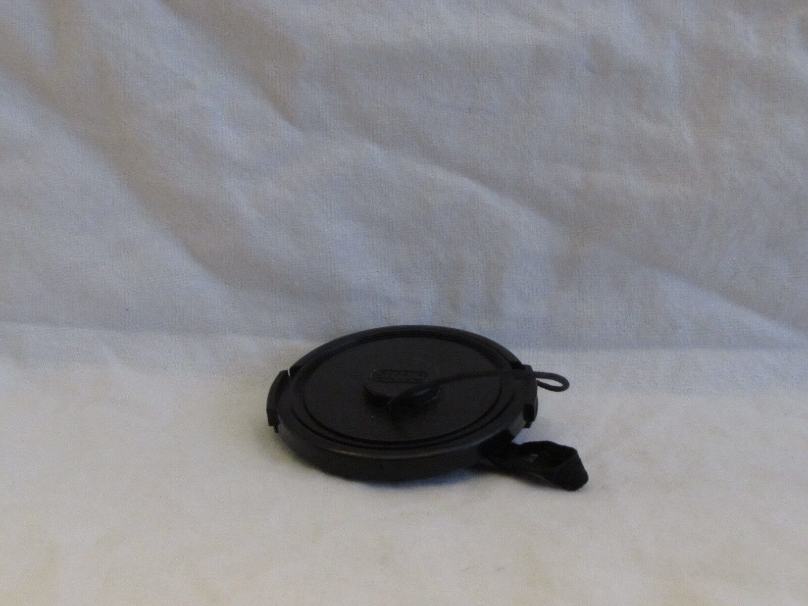 52mm Front Lens Cap: with keeper string