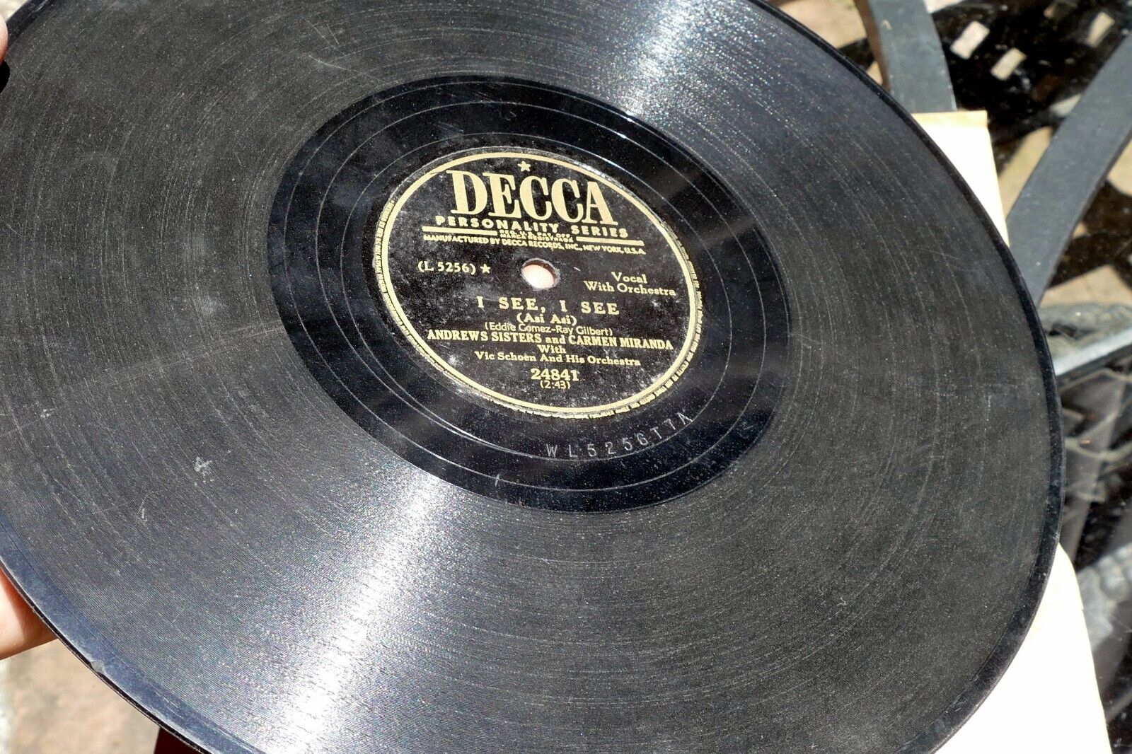 10" 78 rpm ANDREWS SISTERS & CARMEN MIRANDA Wedding Samba 24841