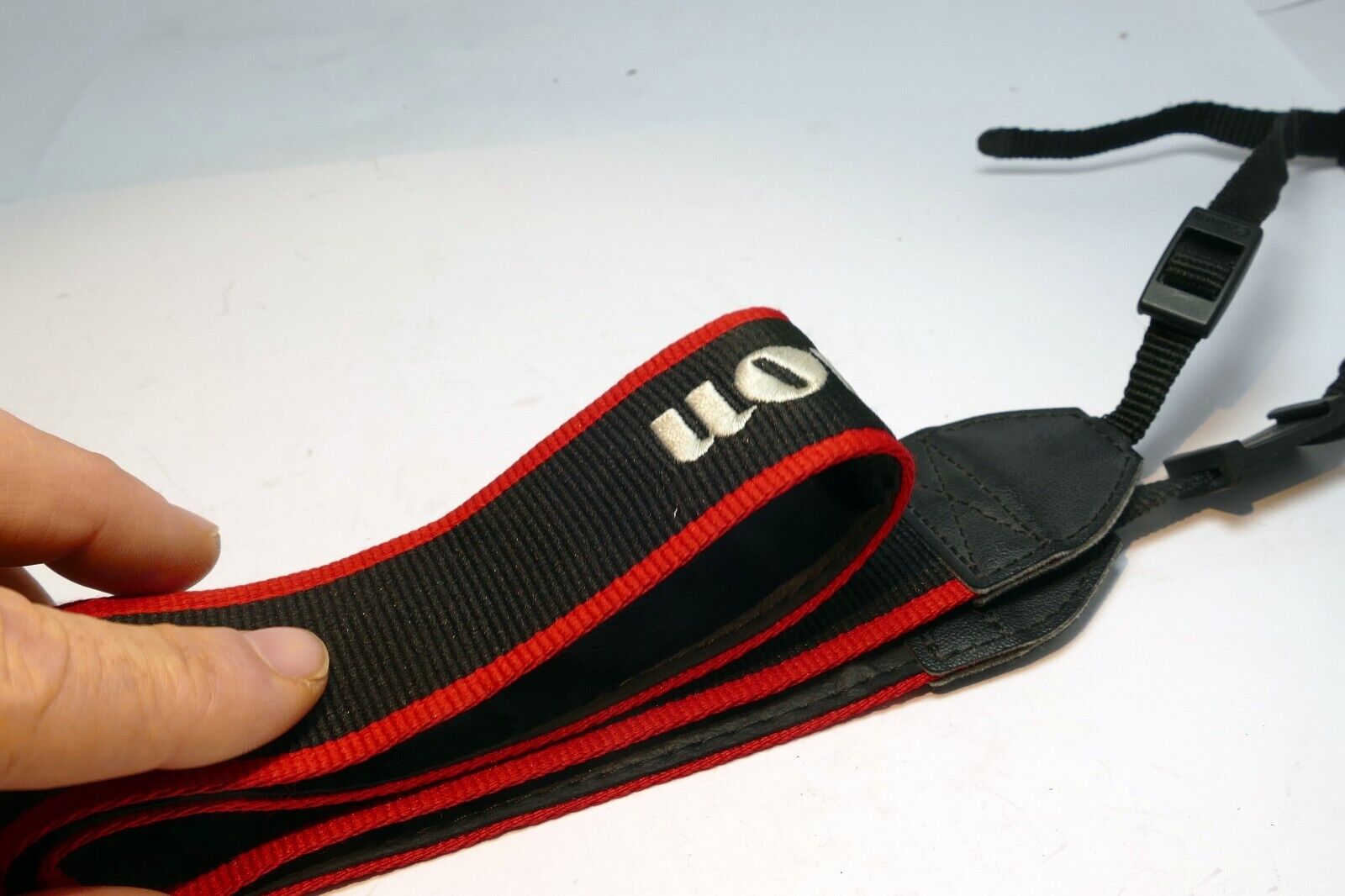 Canon EOS 50D Digital Camera Neck Shoulder Strap Black-Red - Genuine OEM