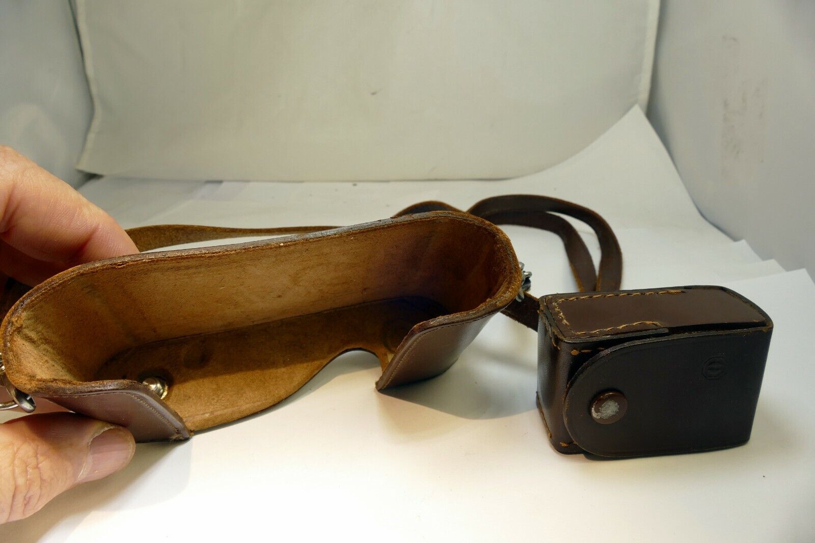 Bottom part of leather case Metrawatt AG Nuremberg rangefinder cameras w/ strap