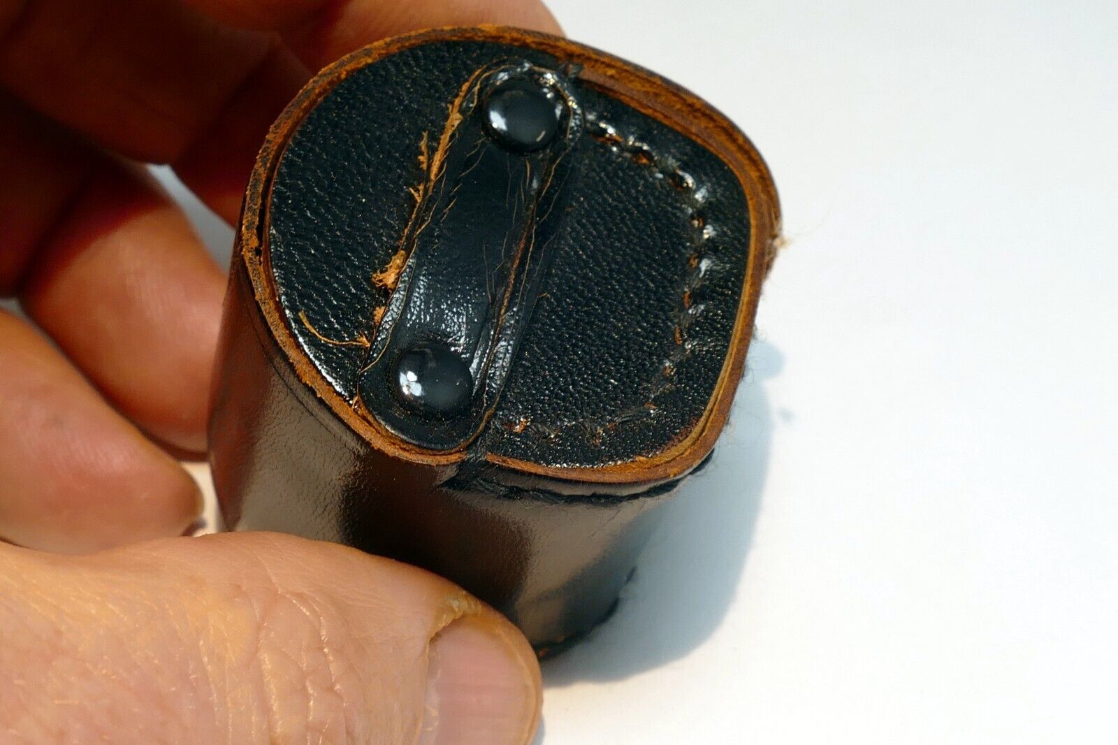 Vivitar  1.5X1.5X1.2" small hard case pouch for series 5 4 V IV lens hood ring