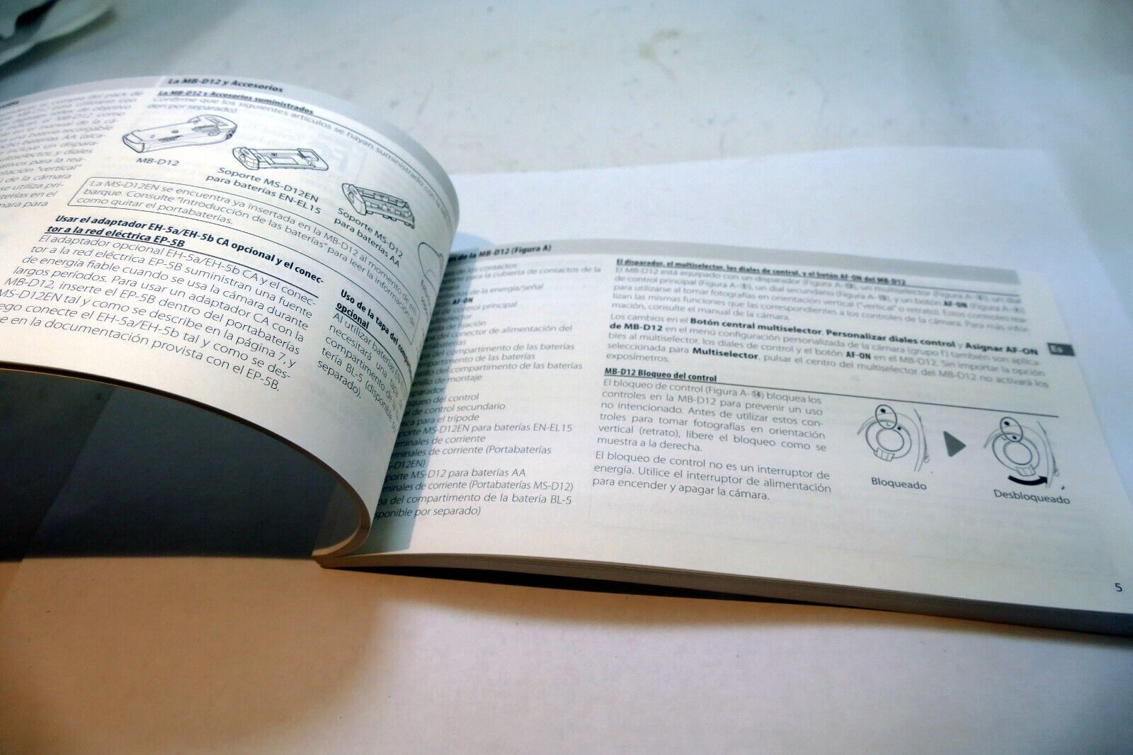 Nikon MD-12 Multi-Power Battery Grip Pack User's Manual GUIDE