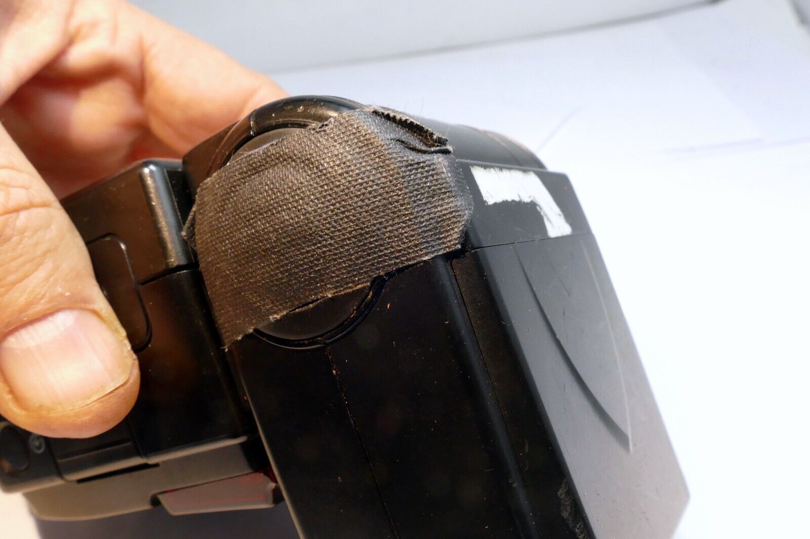 Nikon SB-600 Flash Shoe Mount for Nikon Digital SLR Cameras - PARTS AS IS