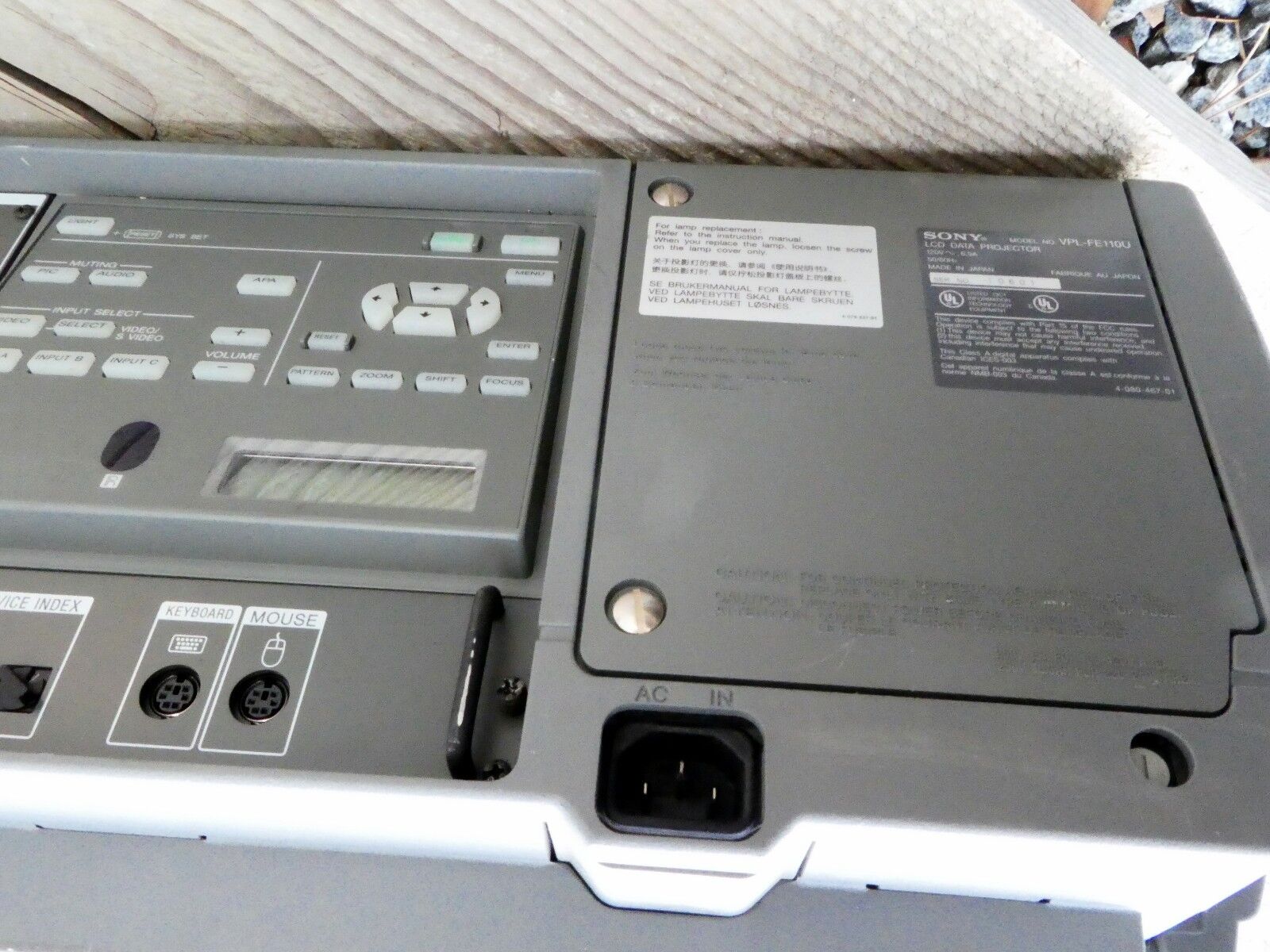 Sony VPL FE110U 3 LCD Projector Data HD 4000 Lumens