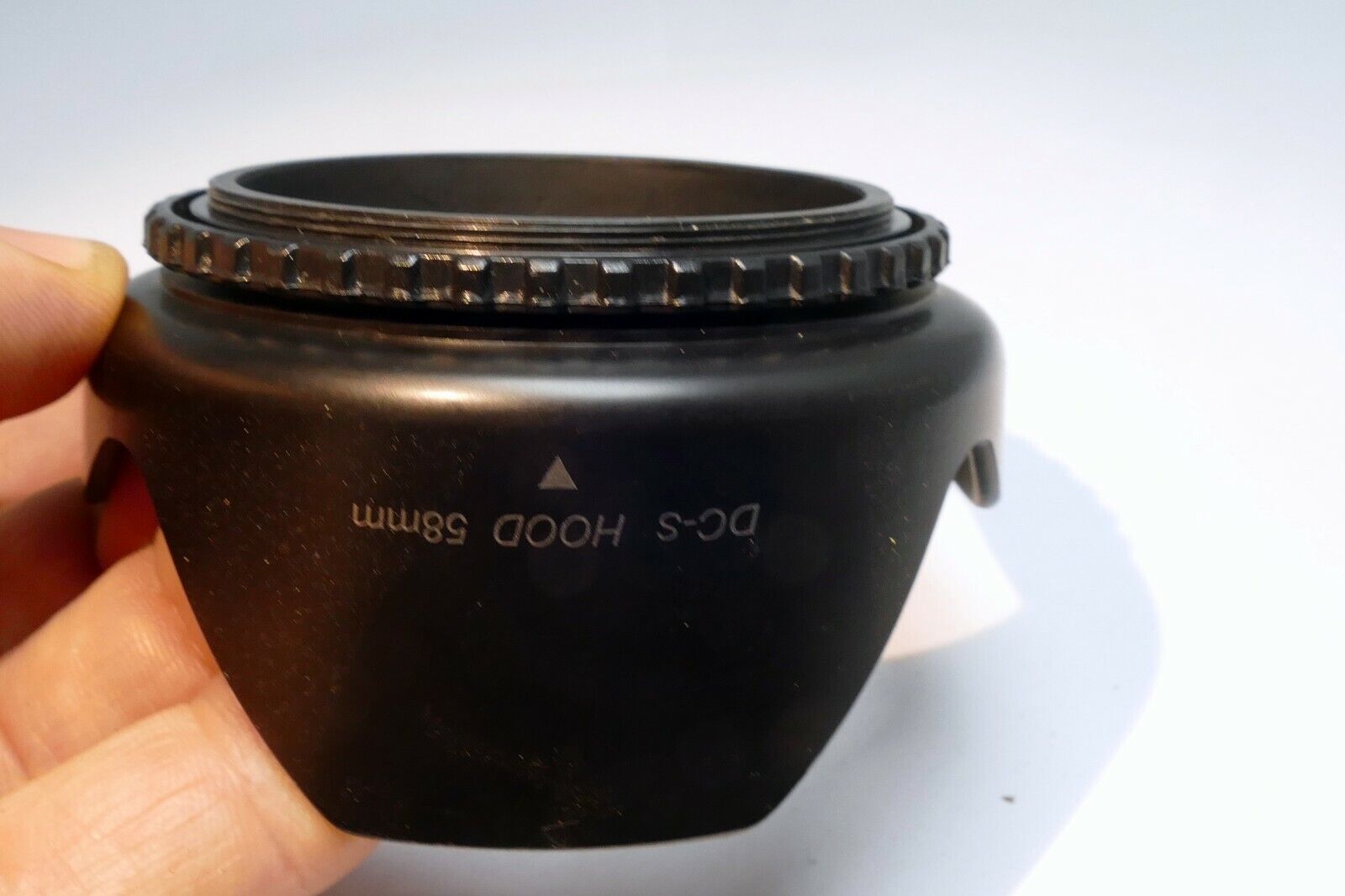 58mm Lens Hood screw in type threaded  plastic for 18-55mm IS