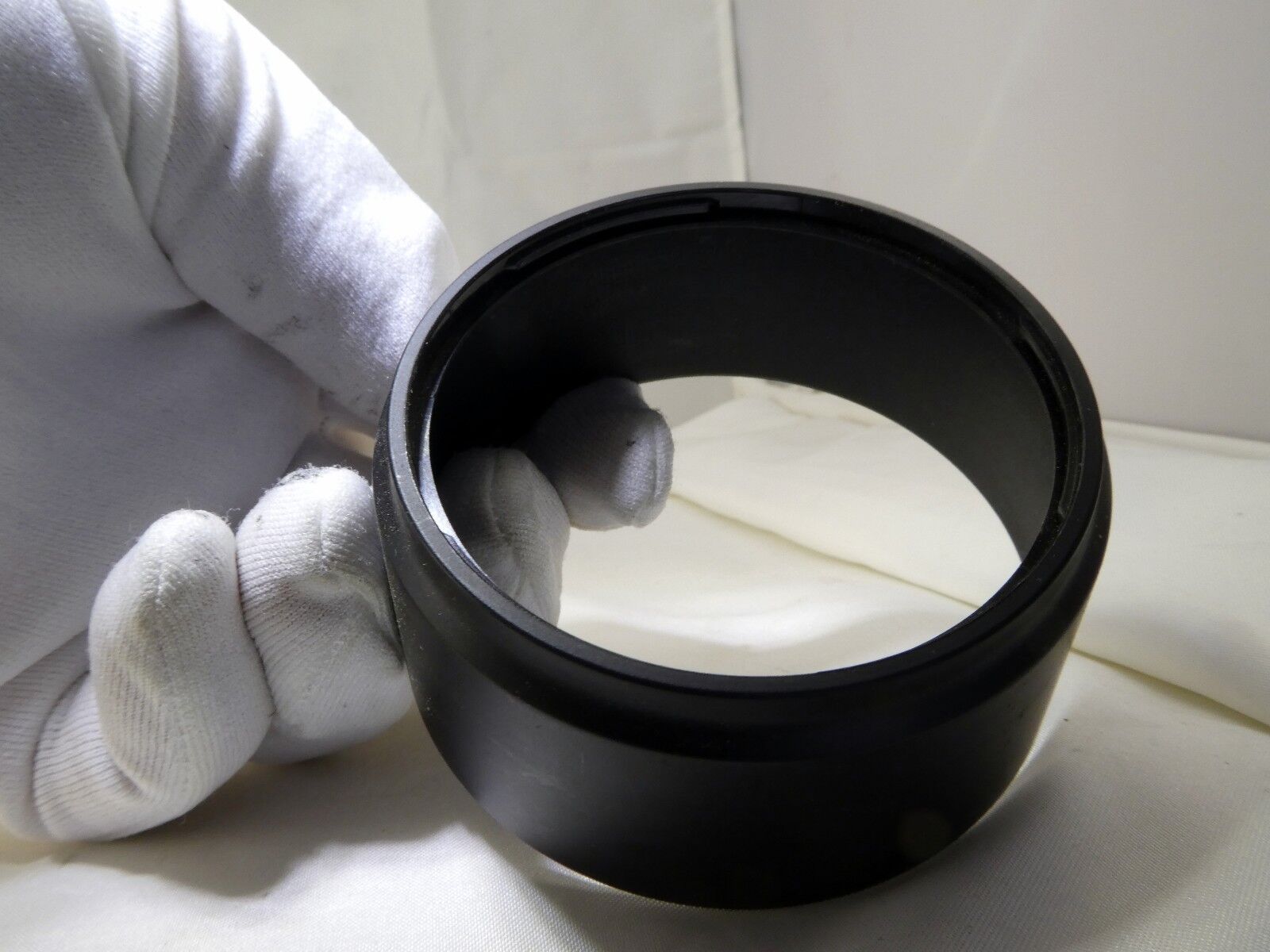 Lens Hood for lens 58mm rim  twist on type