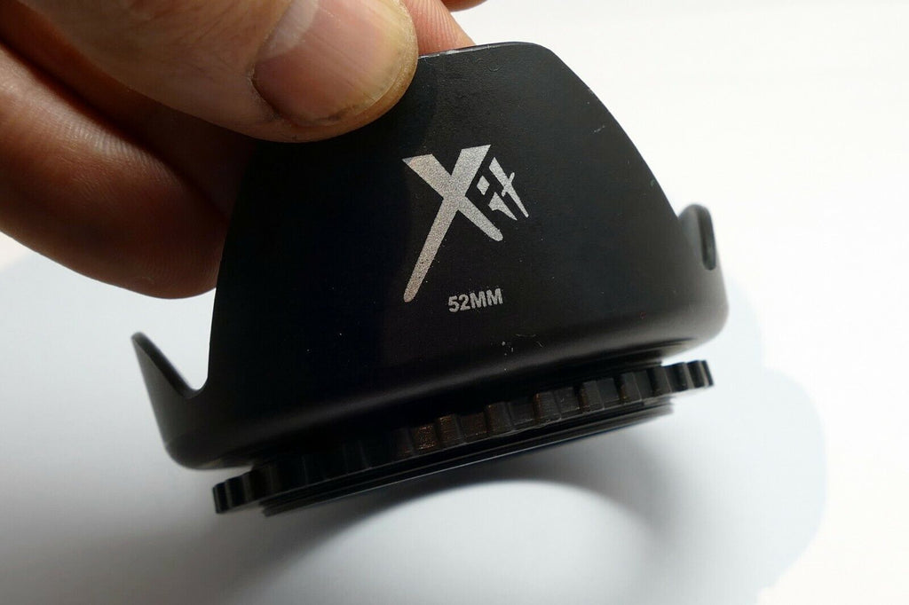 XIT 52mm Plastic Petal Lens Hood Shade screw in type