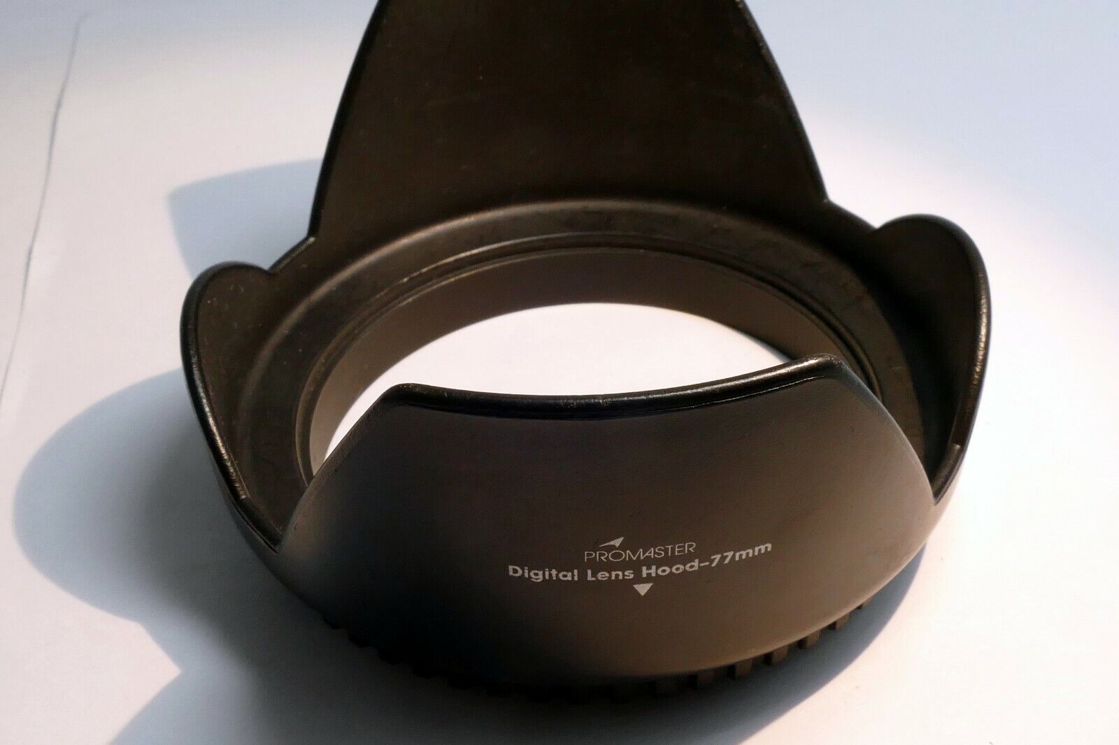 77mm Lens hood Shade screw in type for sturdy for 18-200mm