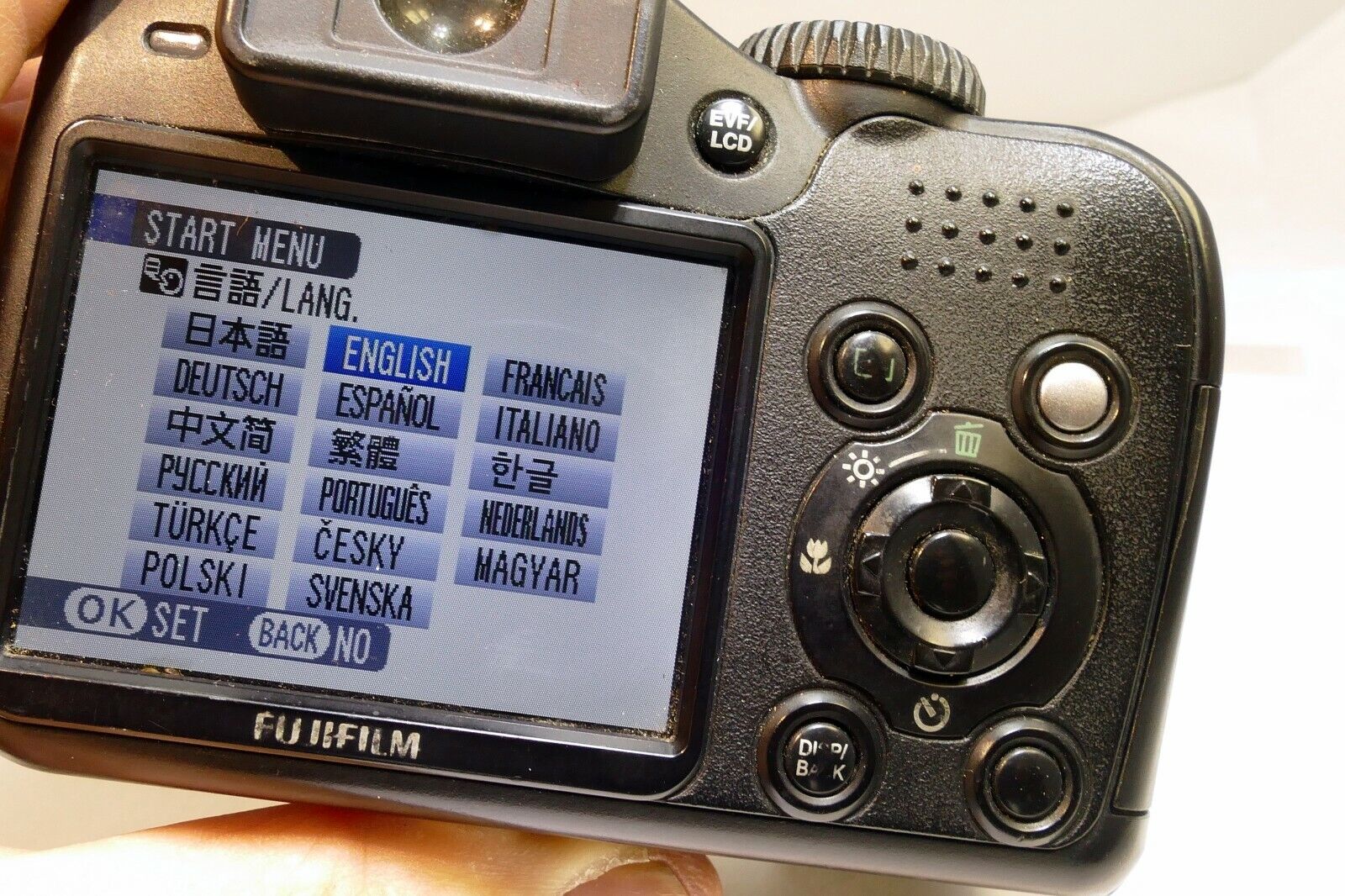 Fujifilm FinePix S Series S5700 7.1MP Digital Camera Black - AS IS parts repair