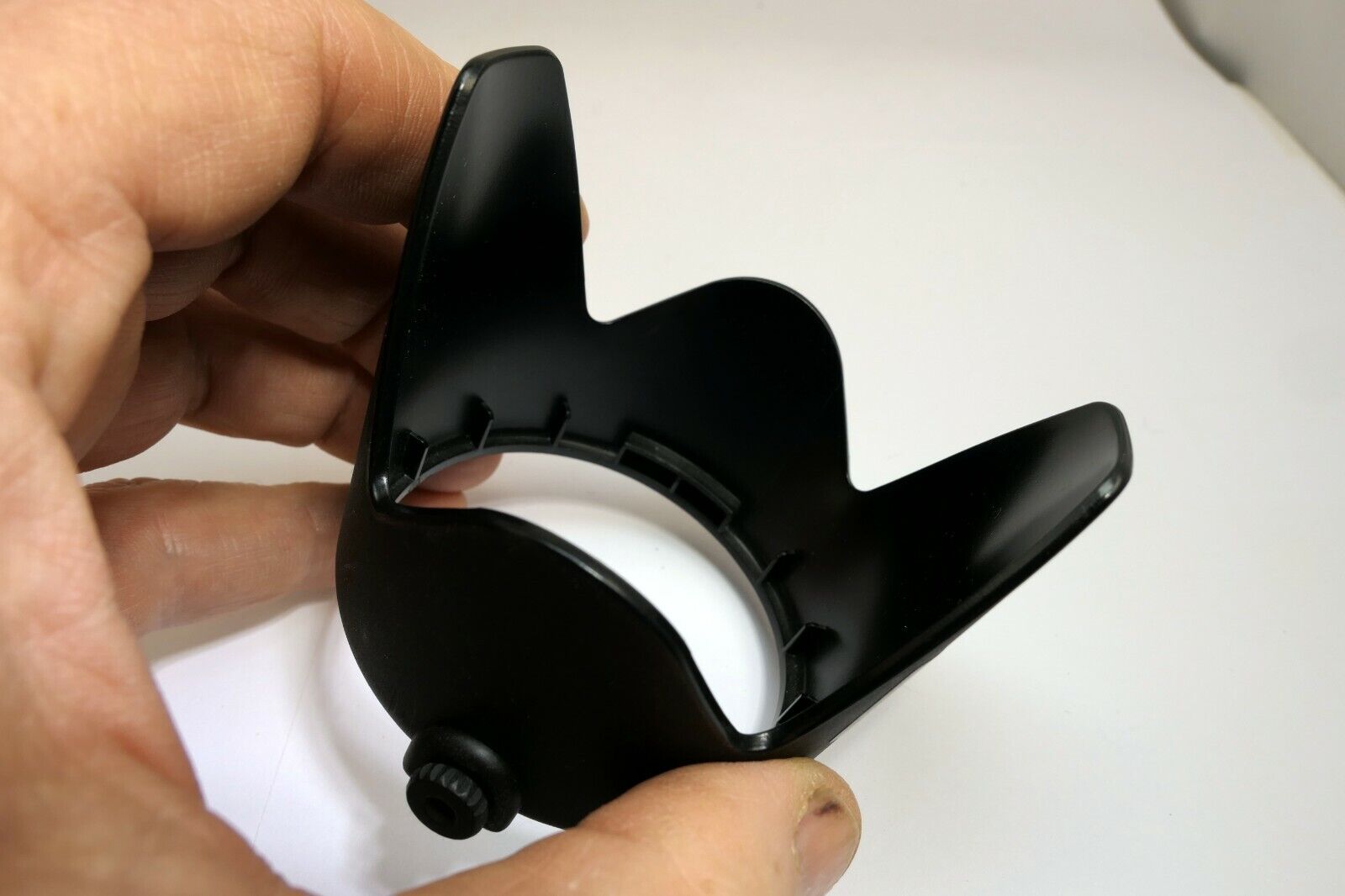 Lens Hood Shade 57mm ID unknown brand twist on type Telephoto