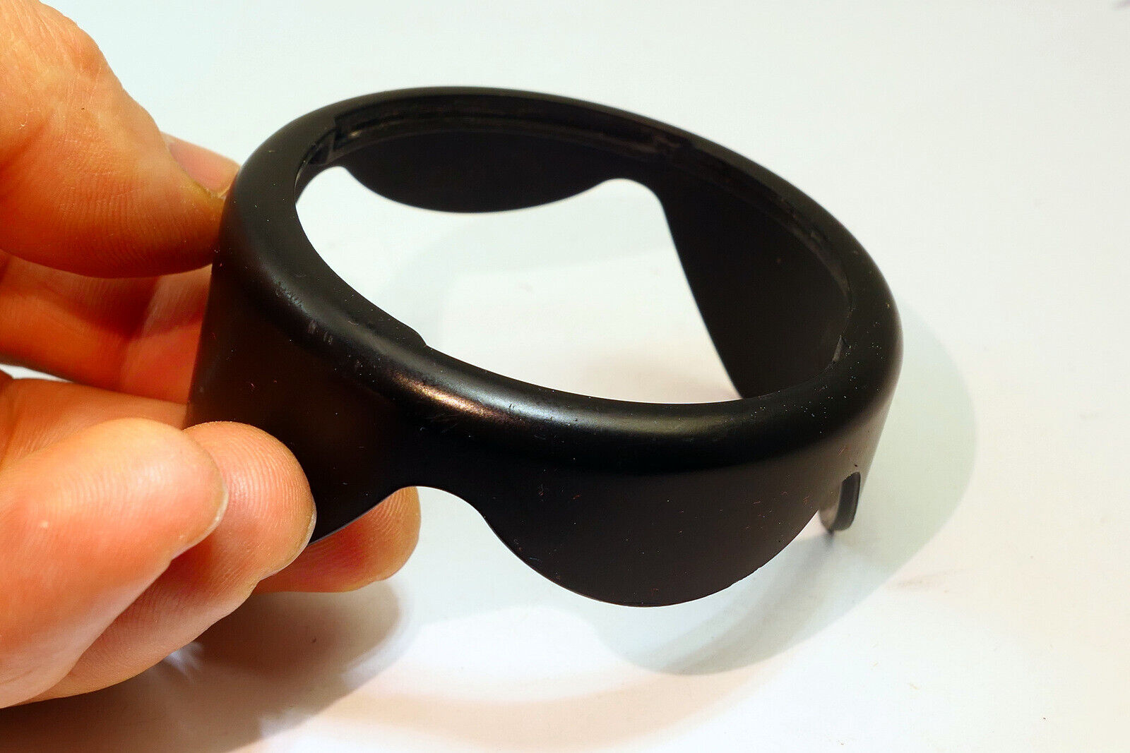 JJC LS-52 Lens Hood Shade  (twist on type)