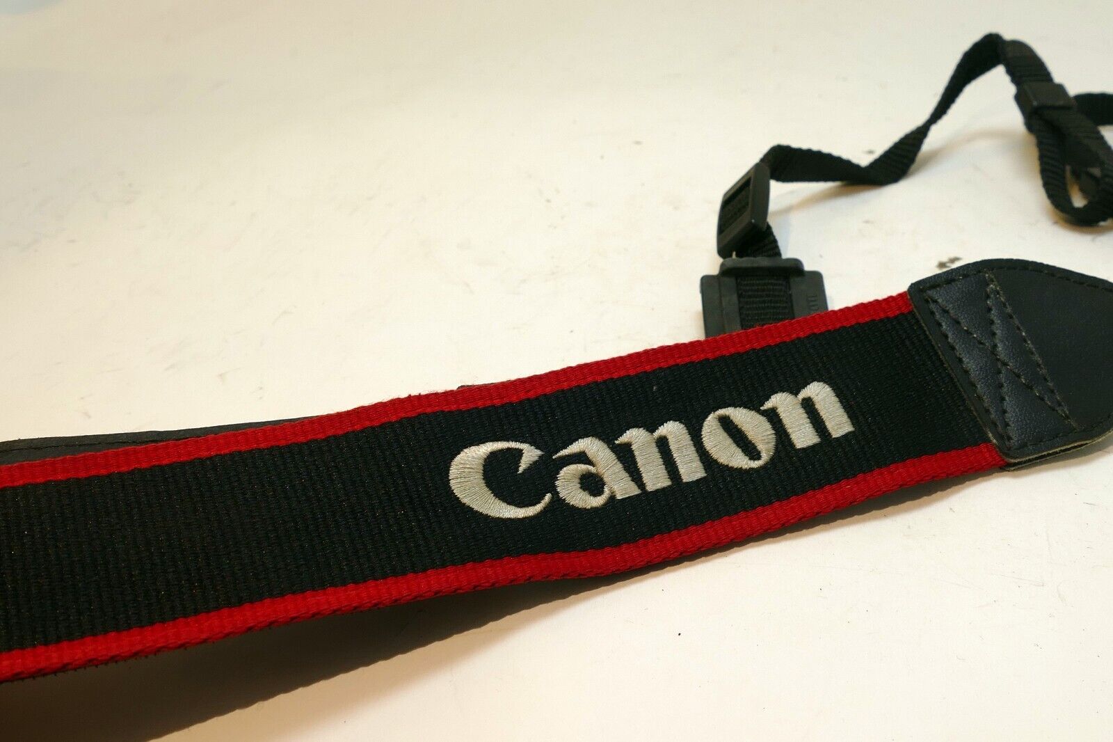 Canon EOS 7D Mark I Black-Silver Logo Camera Neck Strap - genuine original OEM