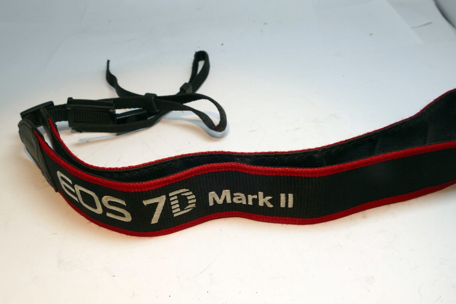 Canon EOS 7D Mark II Digital Camera Neck Shoulder Strap Black-Red - Genuine OEM