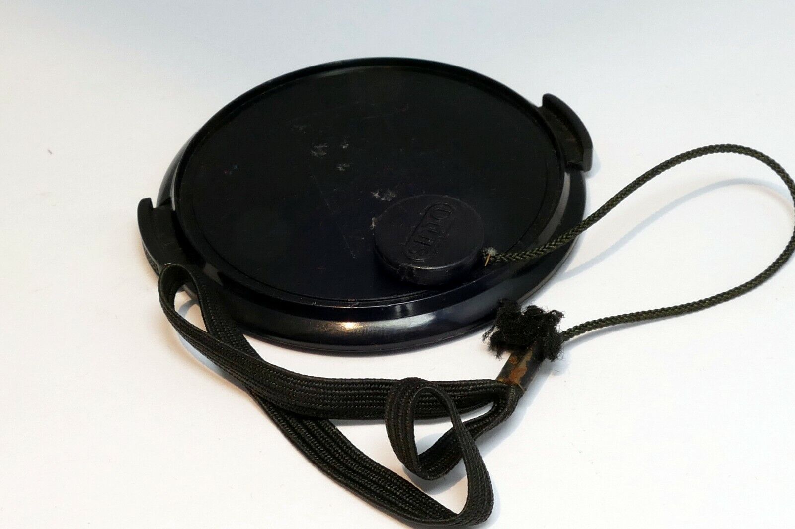 62mm Lens Front Cap snap on type Black with keeper string vintage