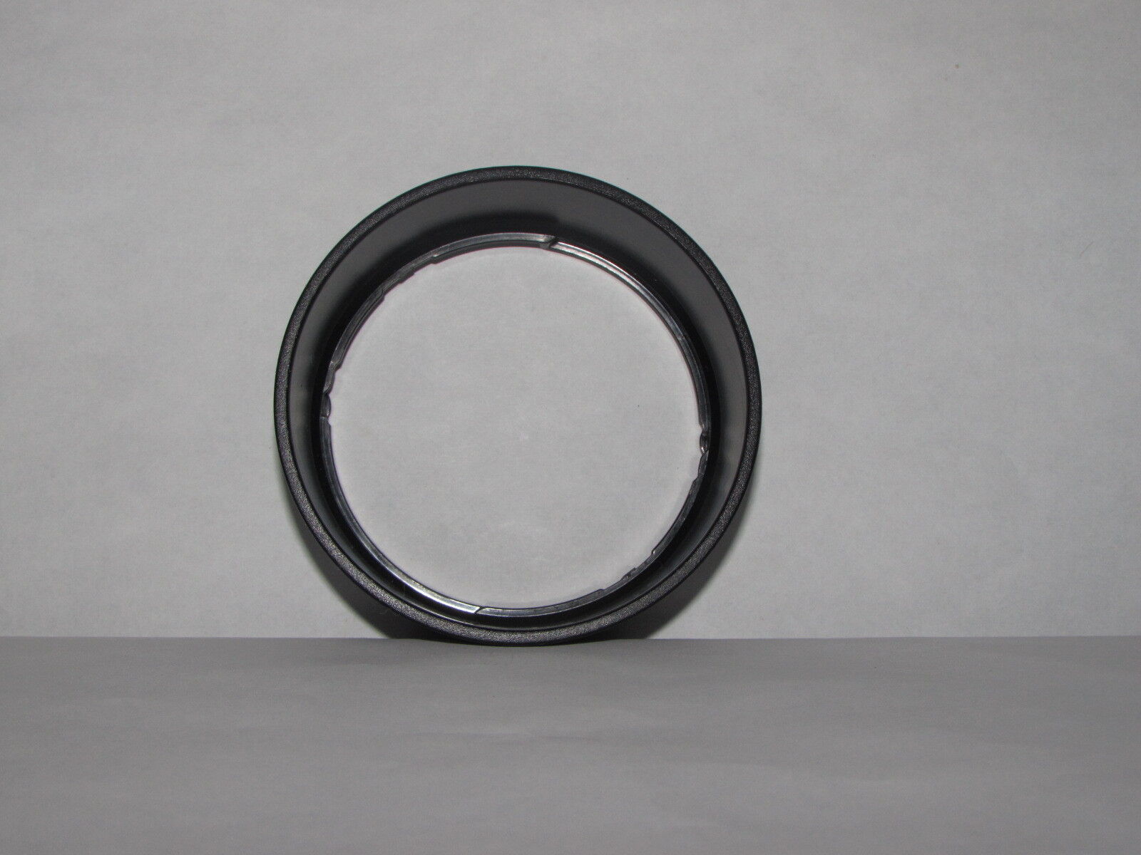 Unknown brand 64.5mm ID twist on  Lens Hood B11011