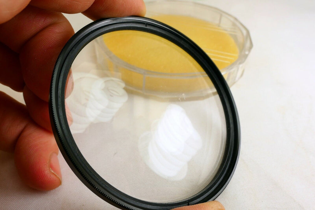 Tiffen 72mm +2 Close up macro lens filter scratched in the center