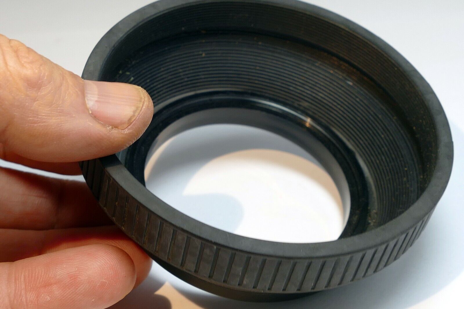 62mm rubber Lens Hood Shade screw in for 70-210mm f3.5 series 1