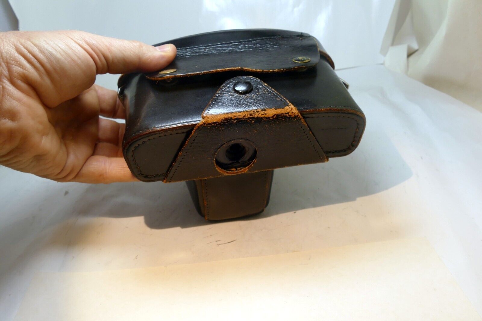 Leica Wetzlar Leather Camera Case  for Leica R R2 - missing tripod screw