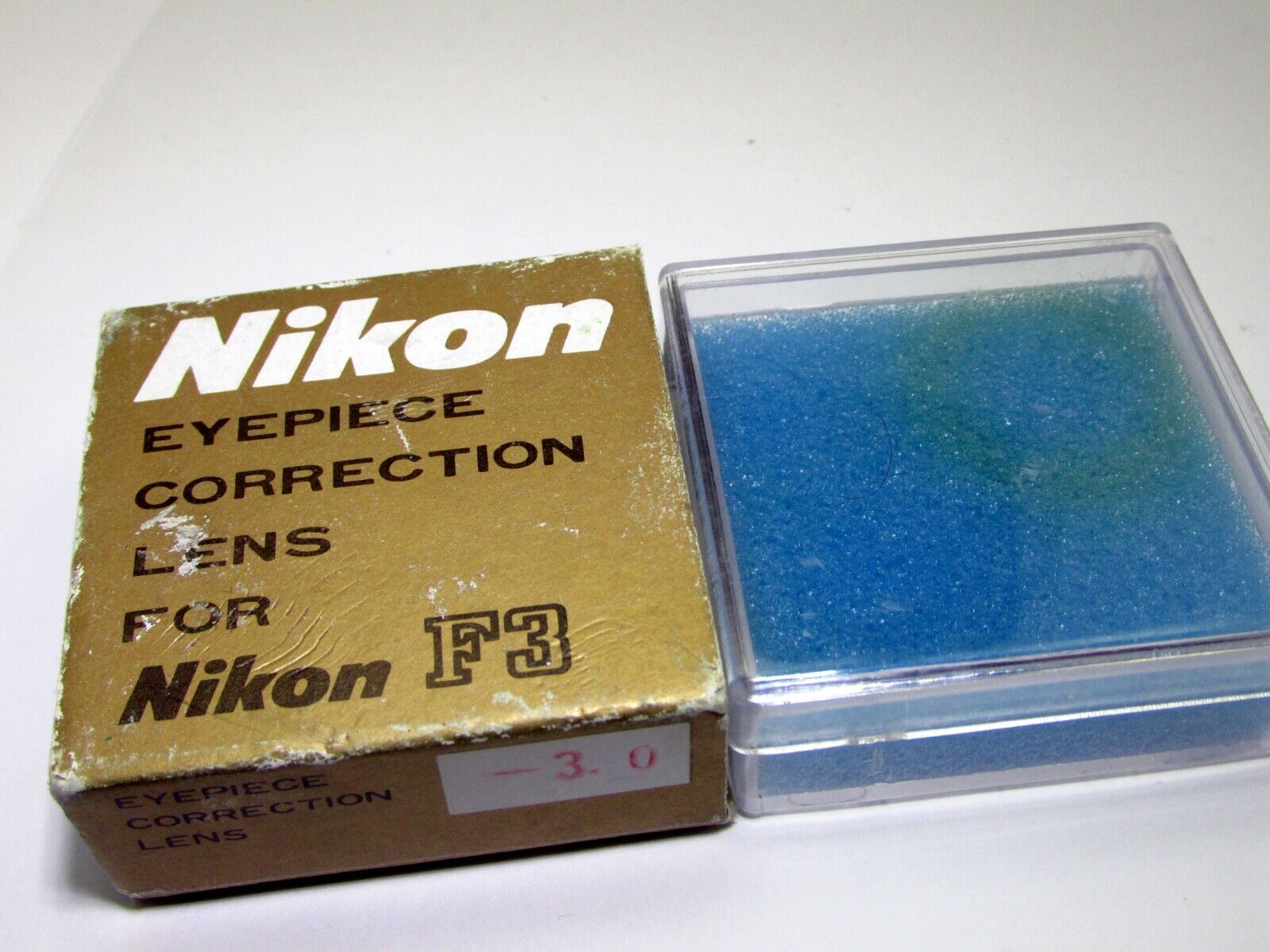 Empty Box for Nikon Eyepiece Correction Lens for F3 F3HP cameras 47X47mm