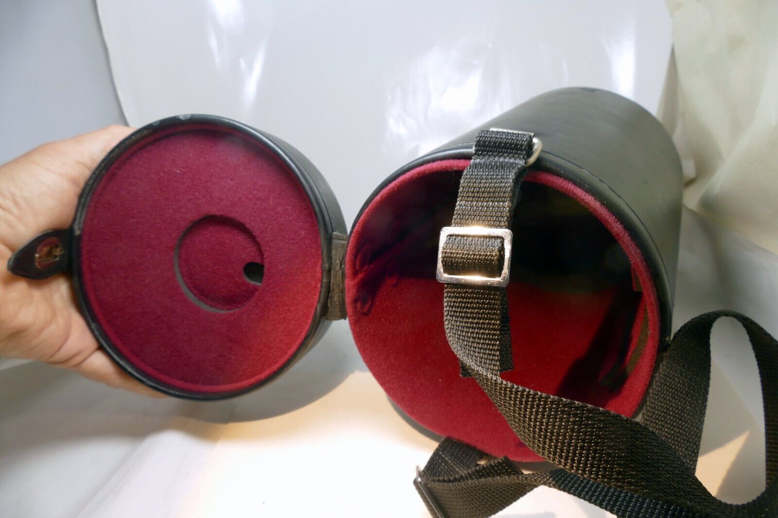 Nikon CL-73 Lens Hard Case with strap 80-200mm f2.8 AF-S  Nikkor fits 70-200mm