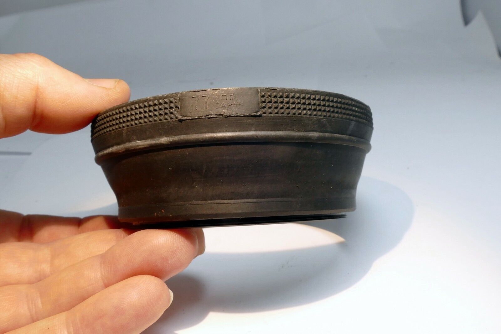 77mm rubber Lens Hood Shade screw in double  threaded