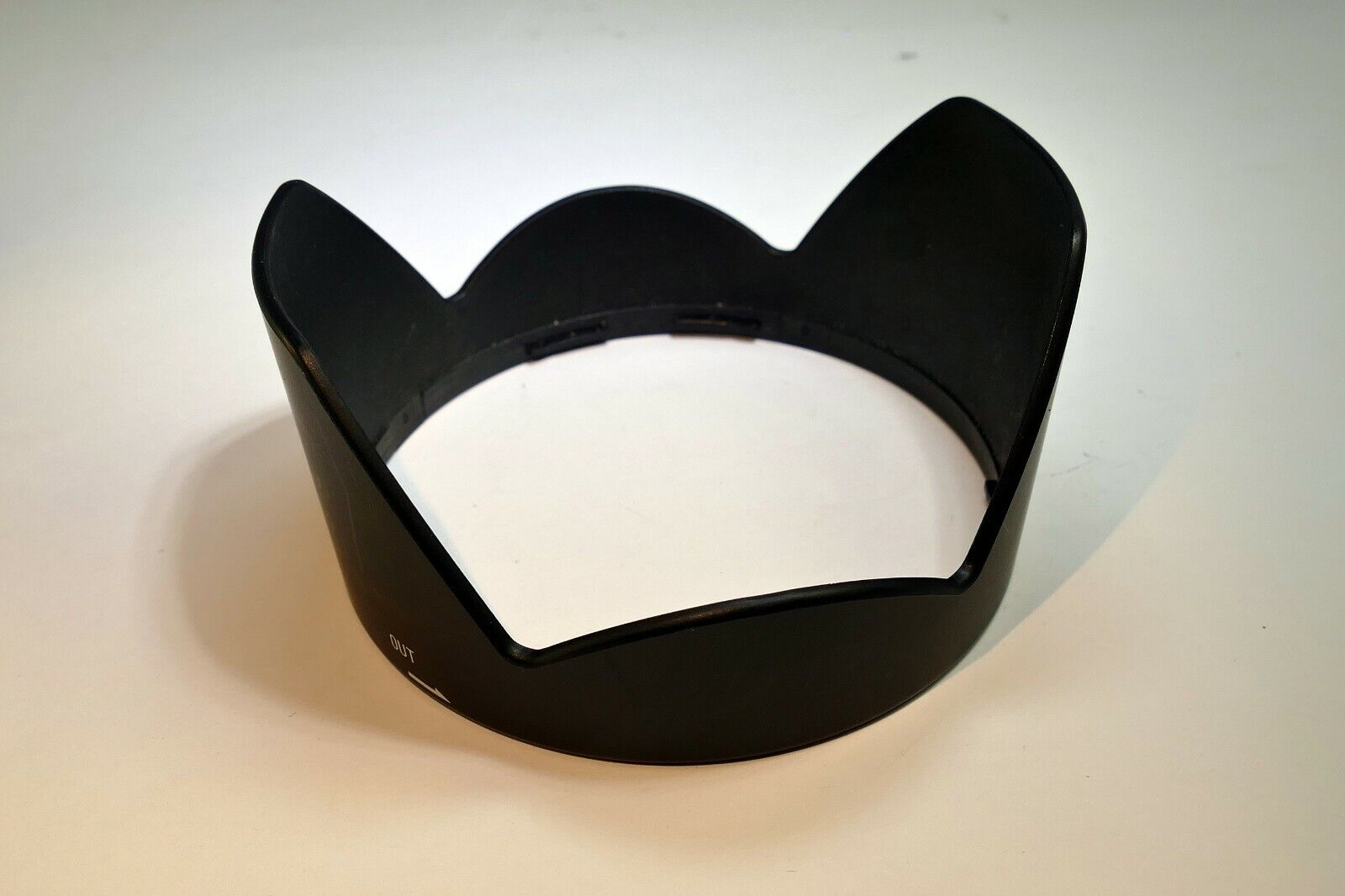 Sigma LH 770-03 Lens Hood Shade for 28-105mm f2.8-4 DG Aspherical Genuine at 72m