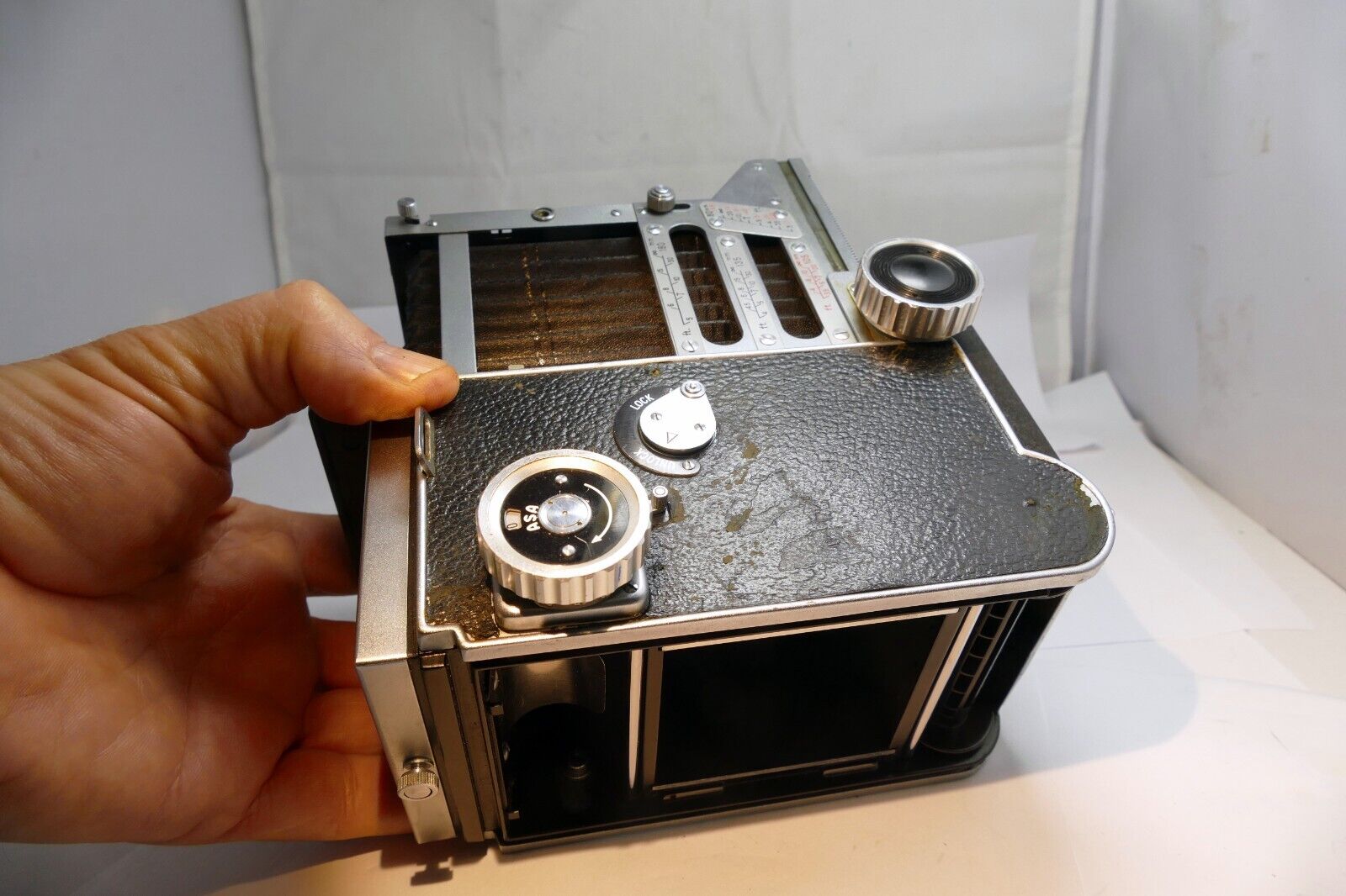 MAMIYA Mamiyaflex Professional TLR Film Camera Body - missing film back plate