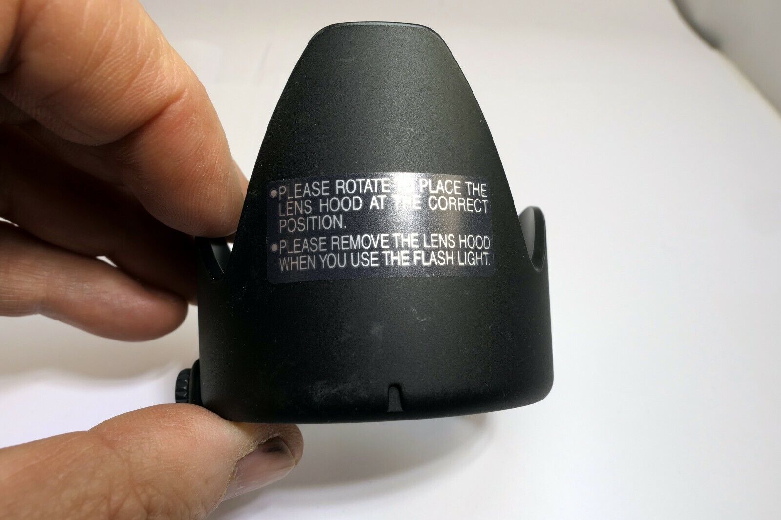 Lens Hood Shade 57mm ID unknown brand twist on type Telephoto