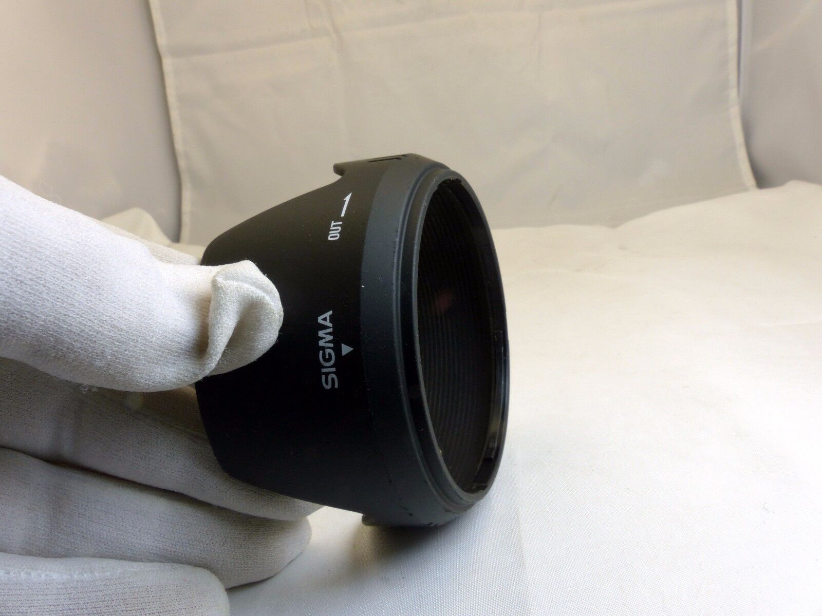 Sigma LH 680-01 for 18-200mm 24-70mm 18-125mm (62mm rim)  twist on type