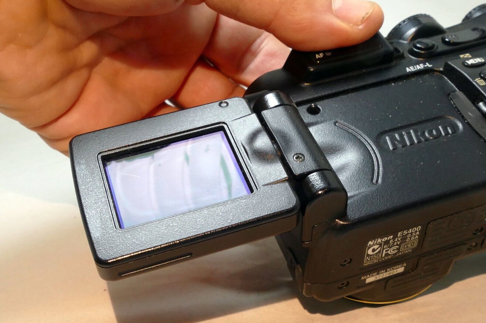 Nikon COOLPIX 5400 Digital 5.1MP Digital Camera Battery Included U284