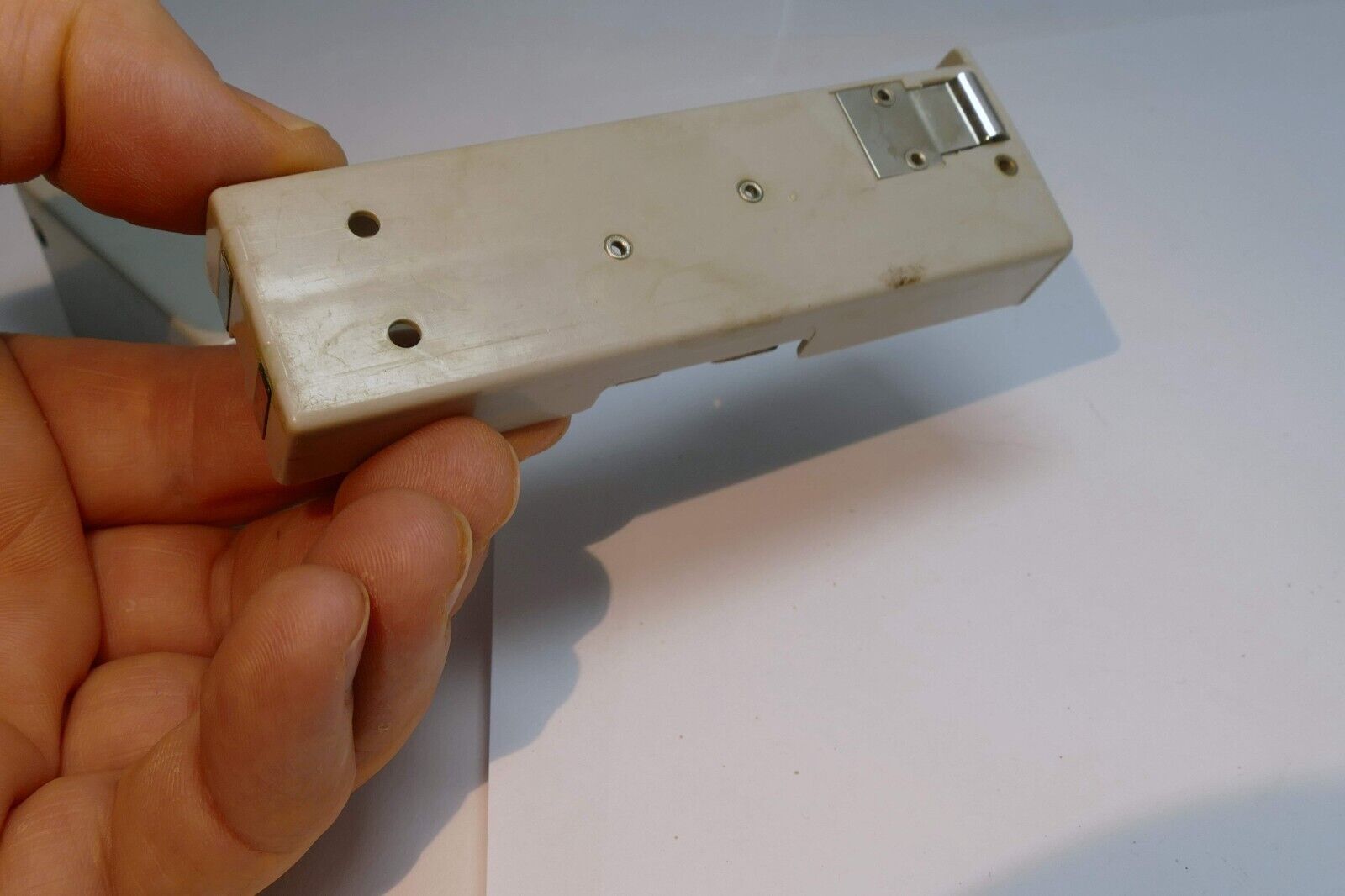 AA battery holder  for a vintage flash