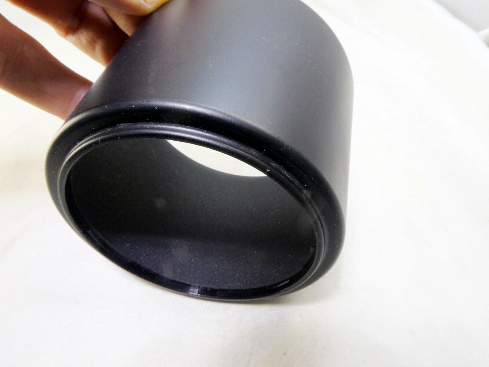 59mm ID Telephoto Plastic Lens Hood  twist on type (unknown brand)