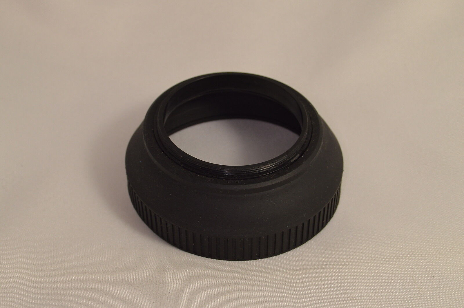 52mm Rubber Lens Hood with plastic rim O107032