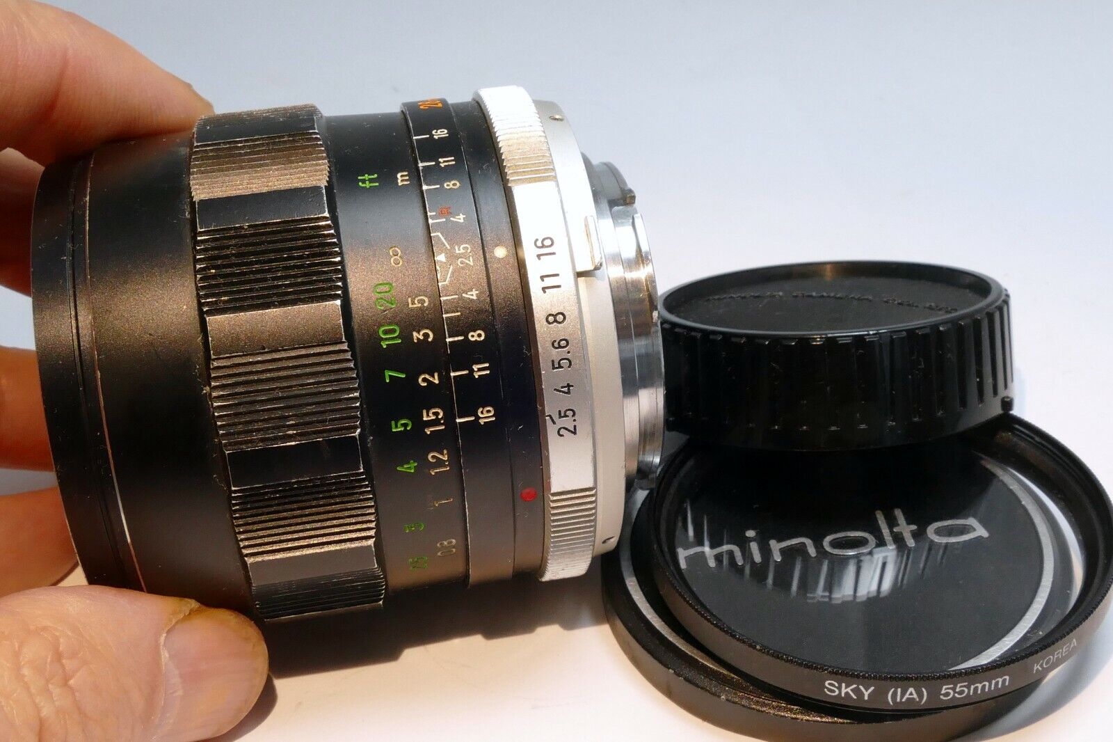 Minolta 28mm f2.5 Lens manual Focus MC W Rokkor- SI ( slow aperture, and dust )