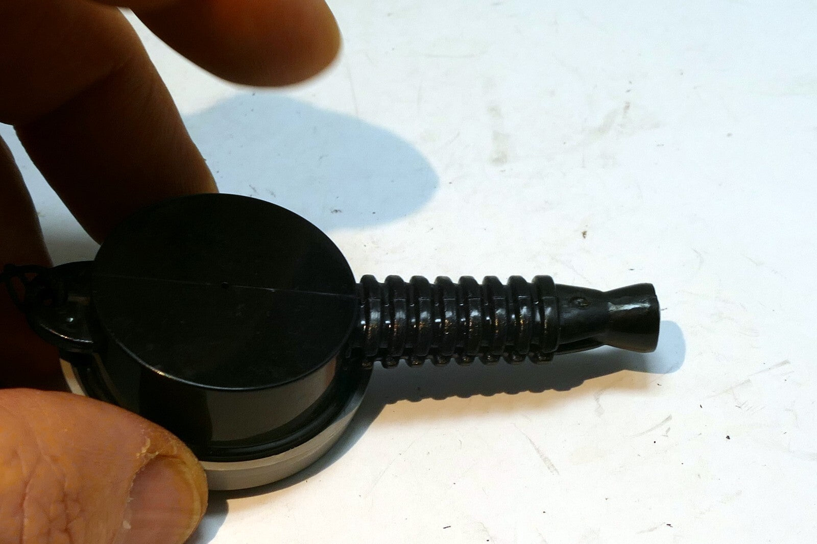 Lensbaby Lens aperture disc removal tool with magnet / case plastic