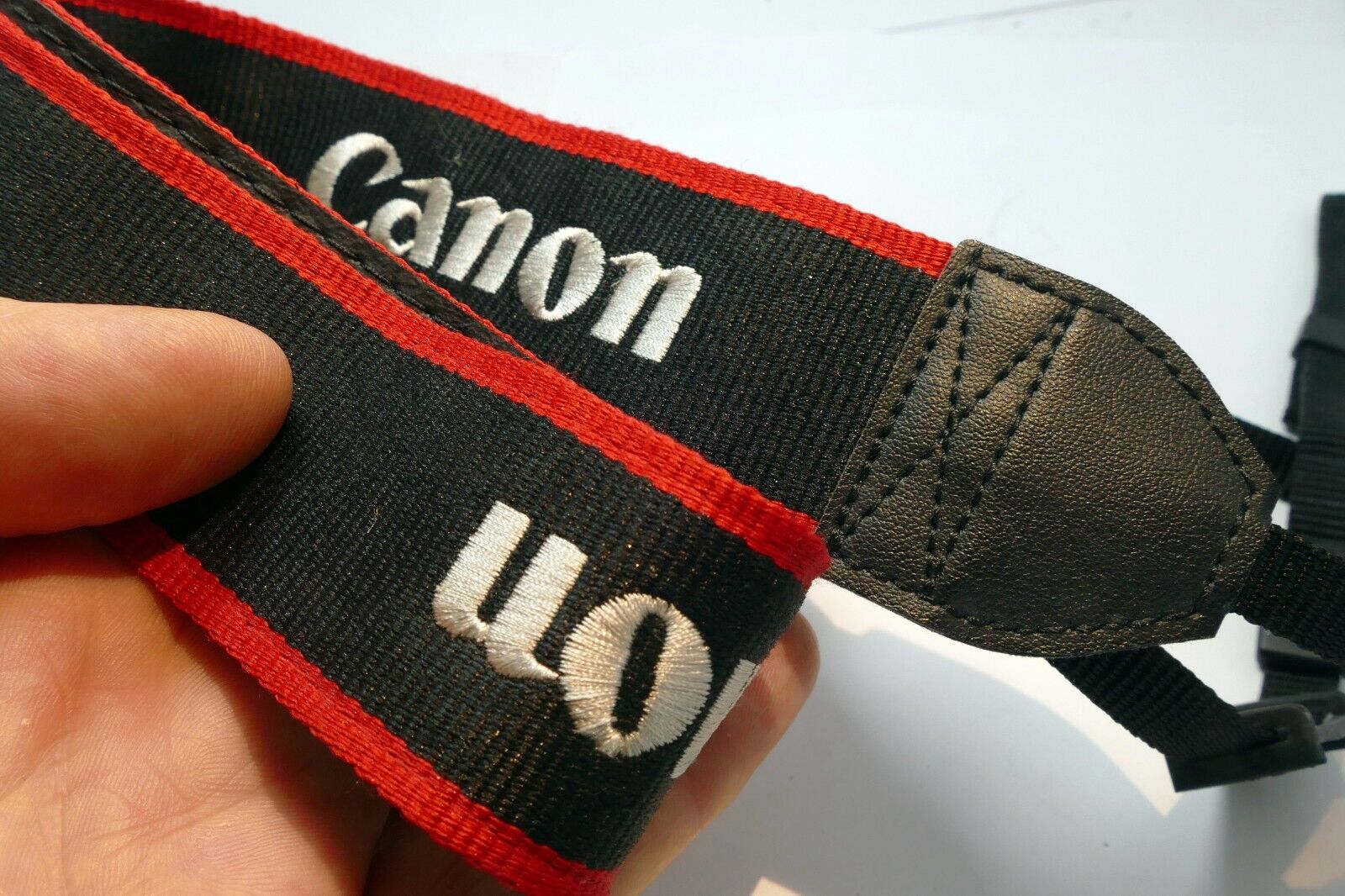 Canon EOS 5D Mark II Camera Shoulder Neck Strap Black-Red  -  Genuine OEM