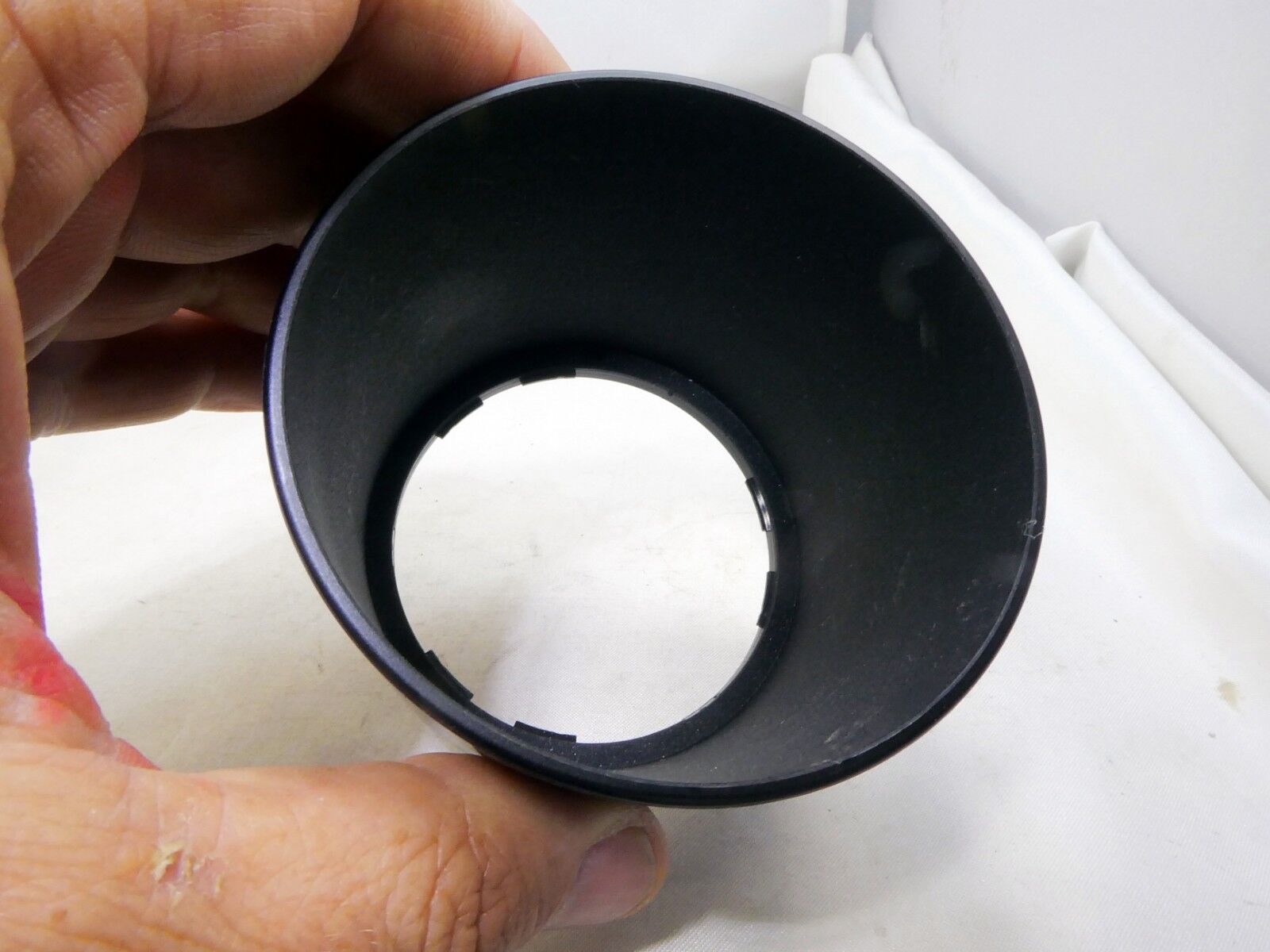 59mm ID Telephoto Plastic Lens Hood  twist on type (unknown brand)