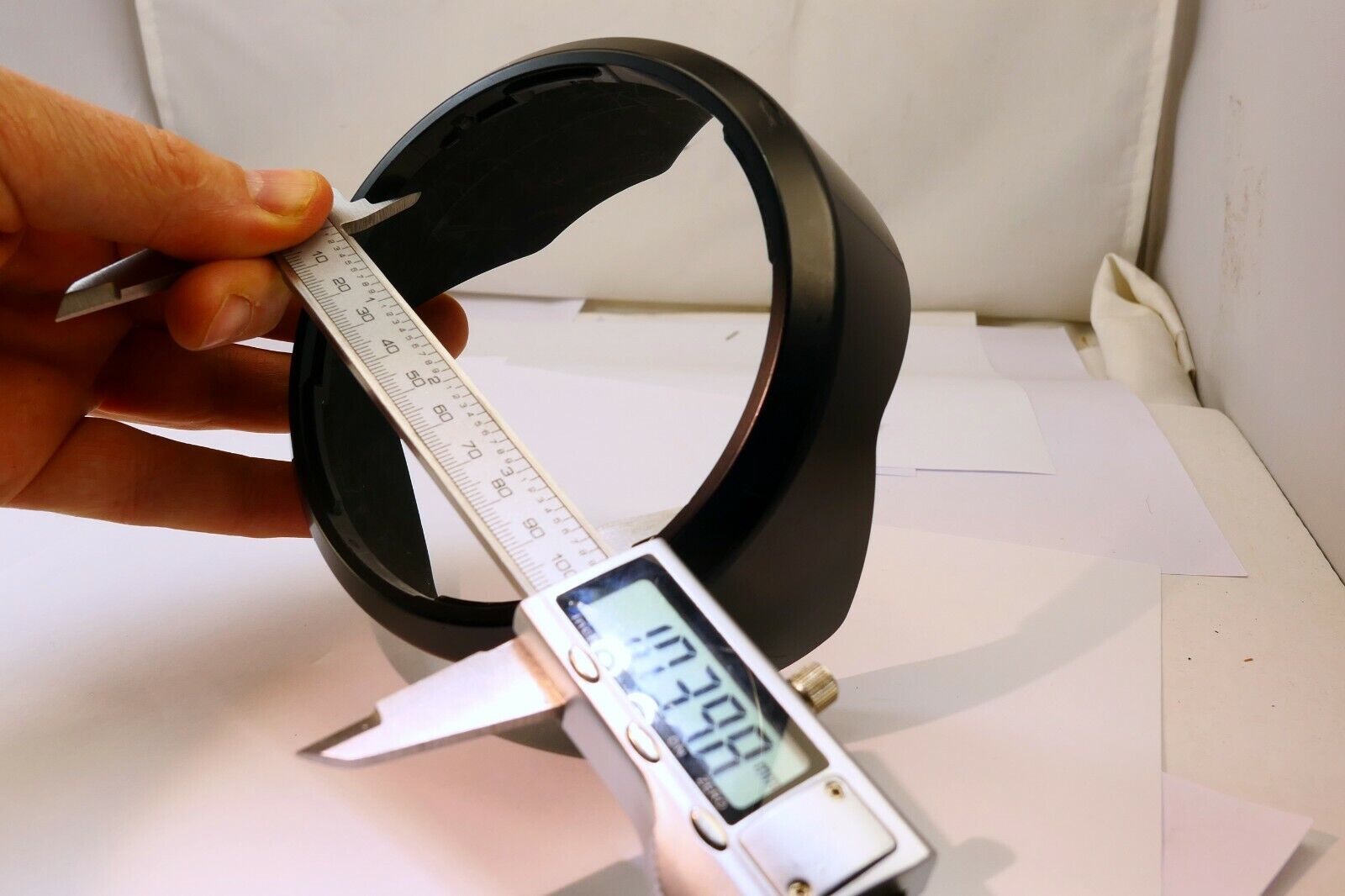 Pentax 104-105mm ID lens hood twist on type