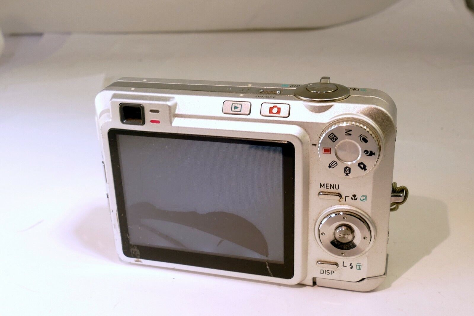 Casio EXILIM ZOOM EX-Z750 7.2MP Digital Camera - Broken LCD screen AS IS parts