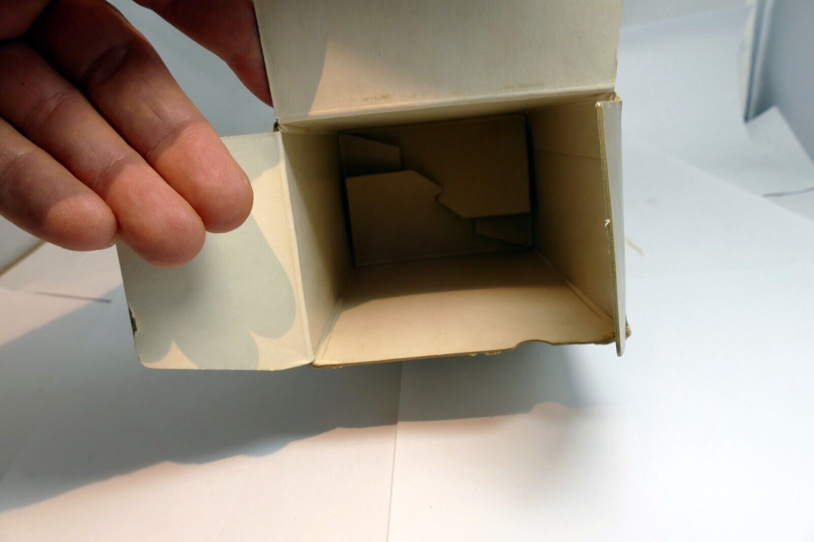 Empty Box for  Nikon Bellows Focusing Attachment Model III  ( an empty box only)