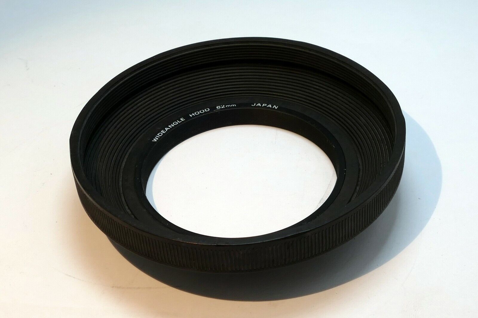 Wide Angle 62mm screw in  Rubber Lens Hood Shade Collapsible for 28mm 35mm