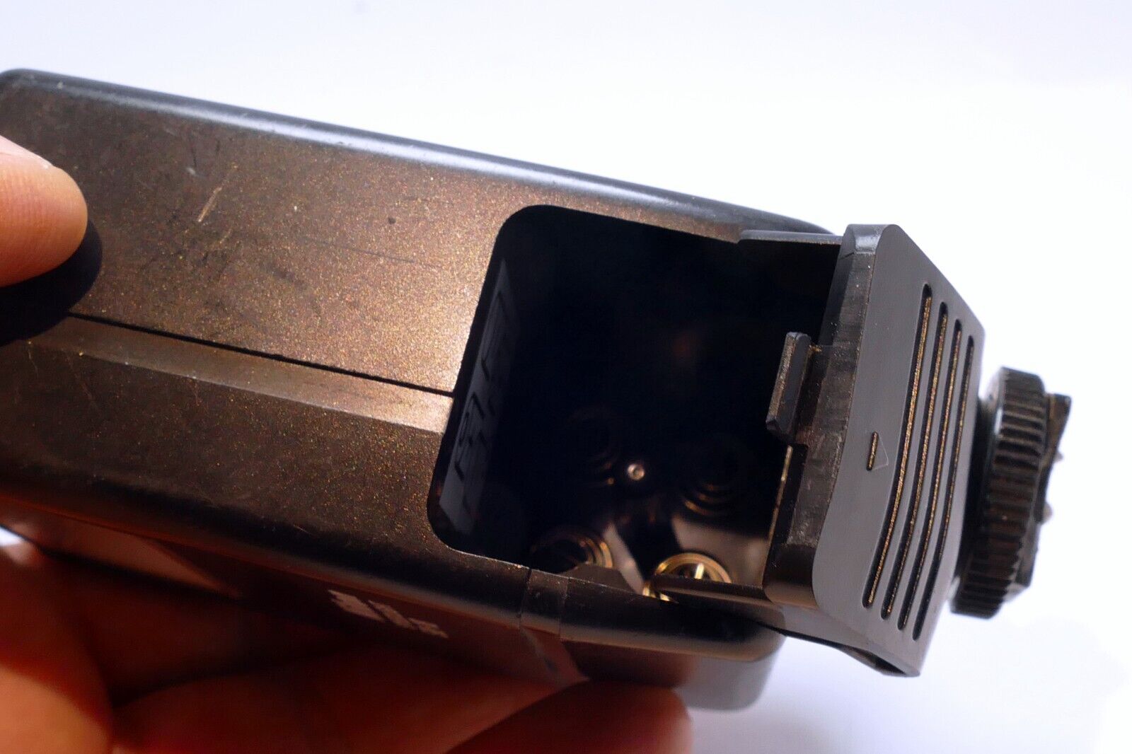 Nikon SB-18 Flash speedlight with damaged shoe - still works