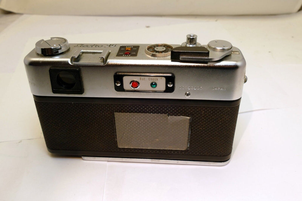 Yashica Electro 35 camera with 45mm f1.7 lens AS IS missing battery cover parts