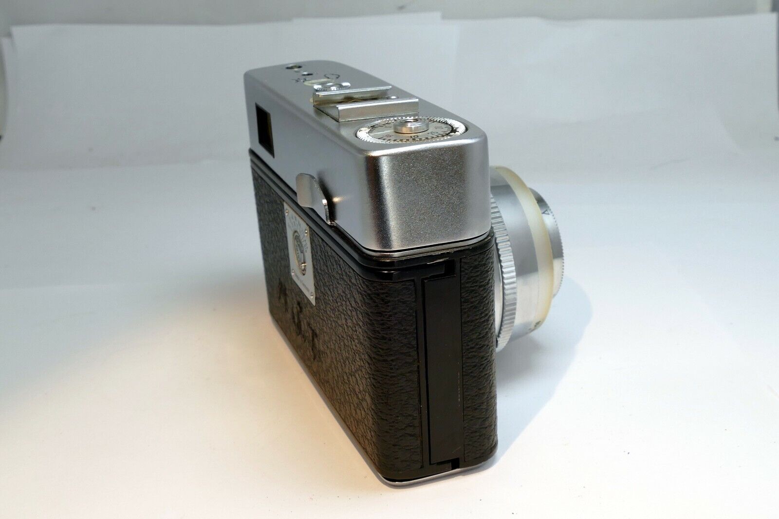 CAMERA ZEISS IKON TENAX CAMERA  - as is for parts or not working