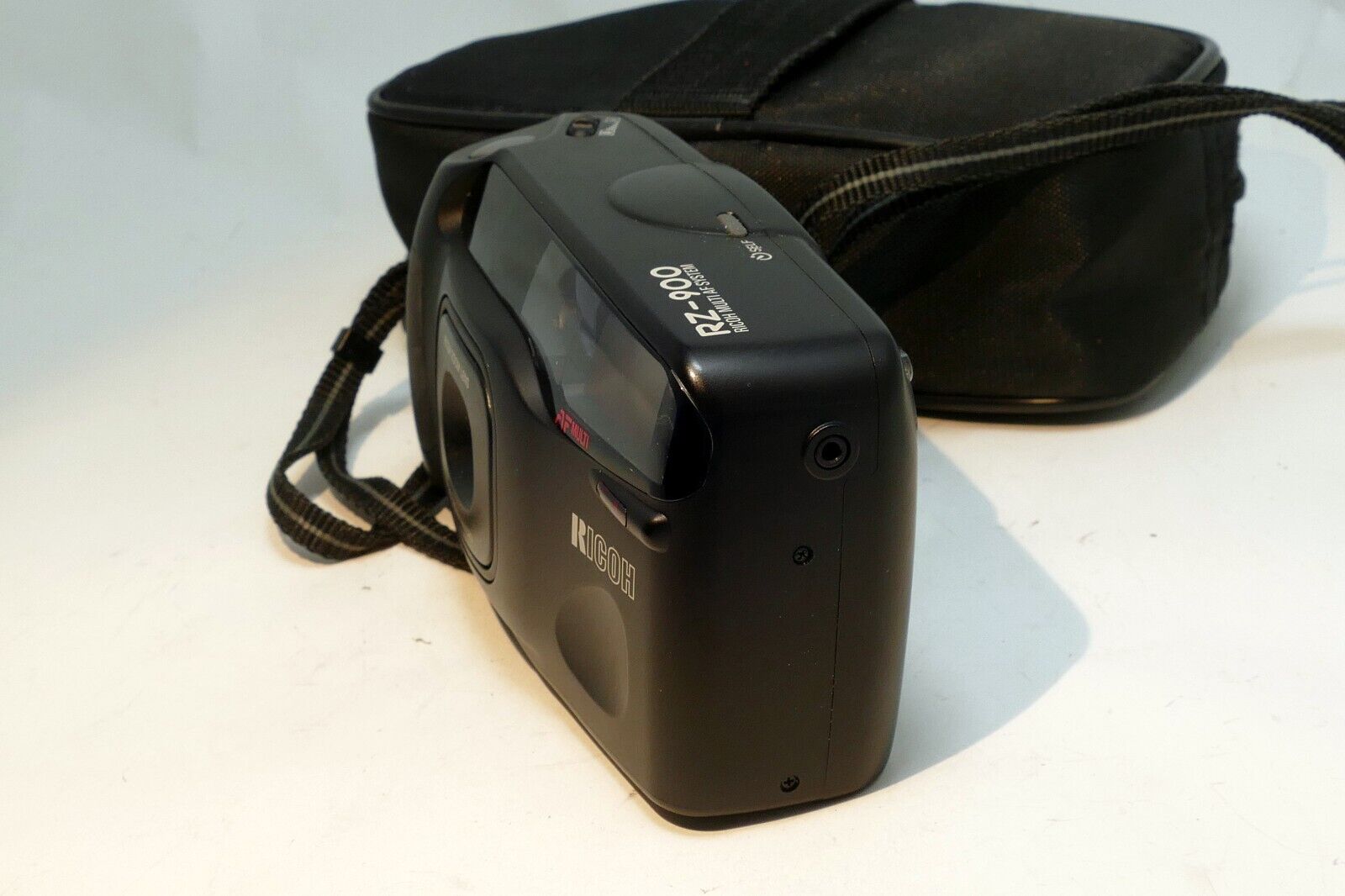 Ricoh RZ-900 Camera 38-90mm AF lens with Super Macro (damaged battery door)
