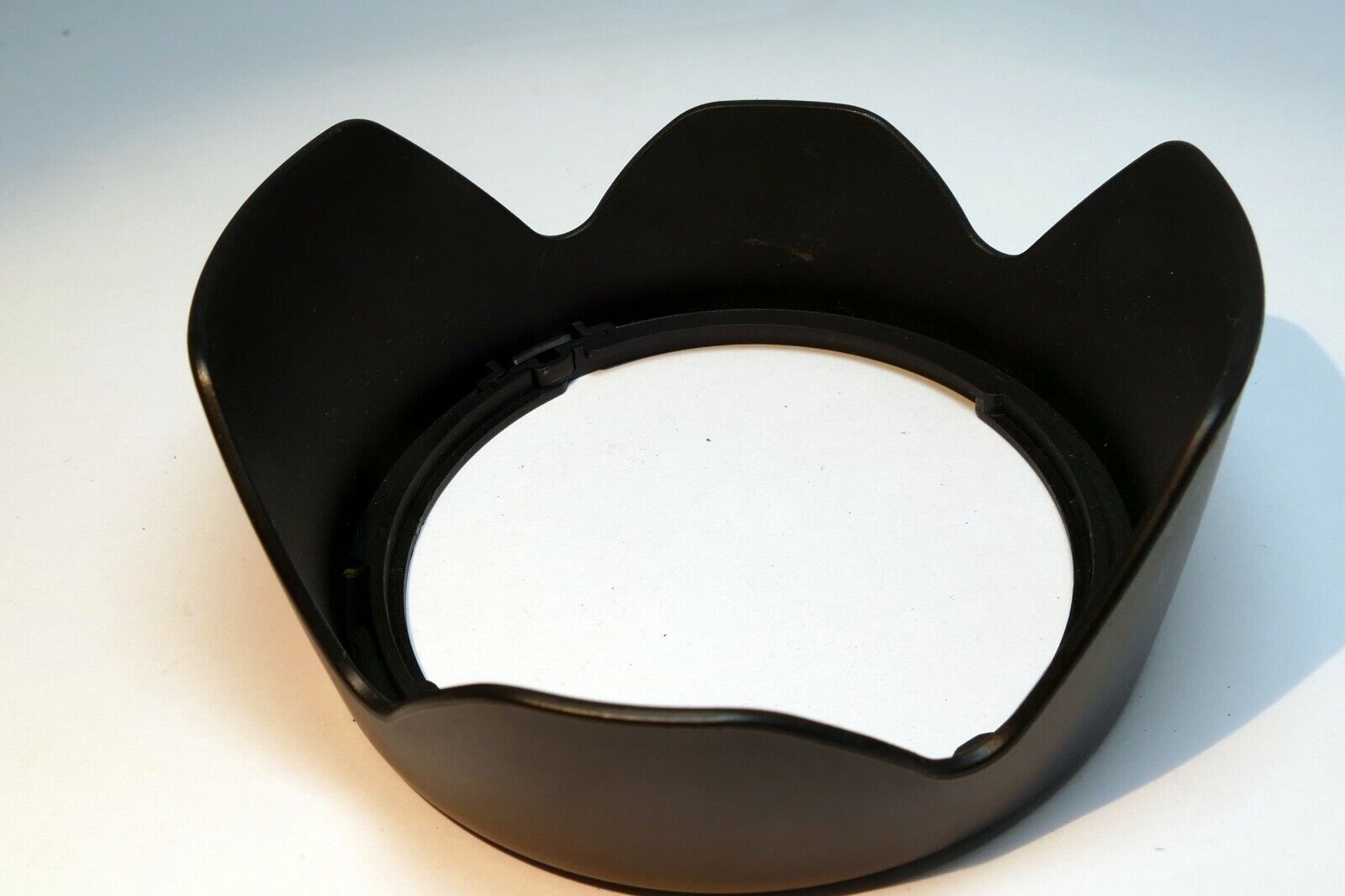 Replacement  EW-73B Lens Hood Shade for Canon EF-S 18-135mm f3.5-5.6 IS 67mm