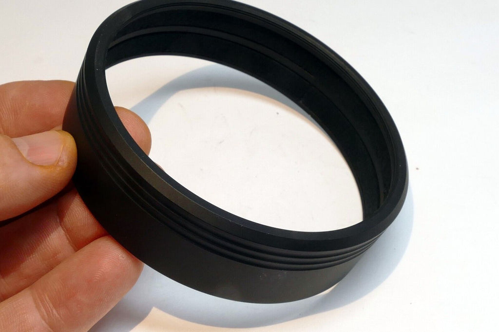 Shade Lens Hood adapter with 82mm threads in the front