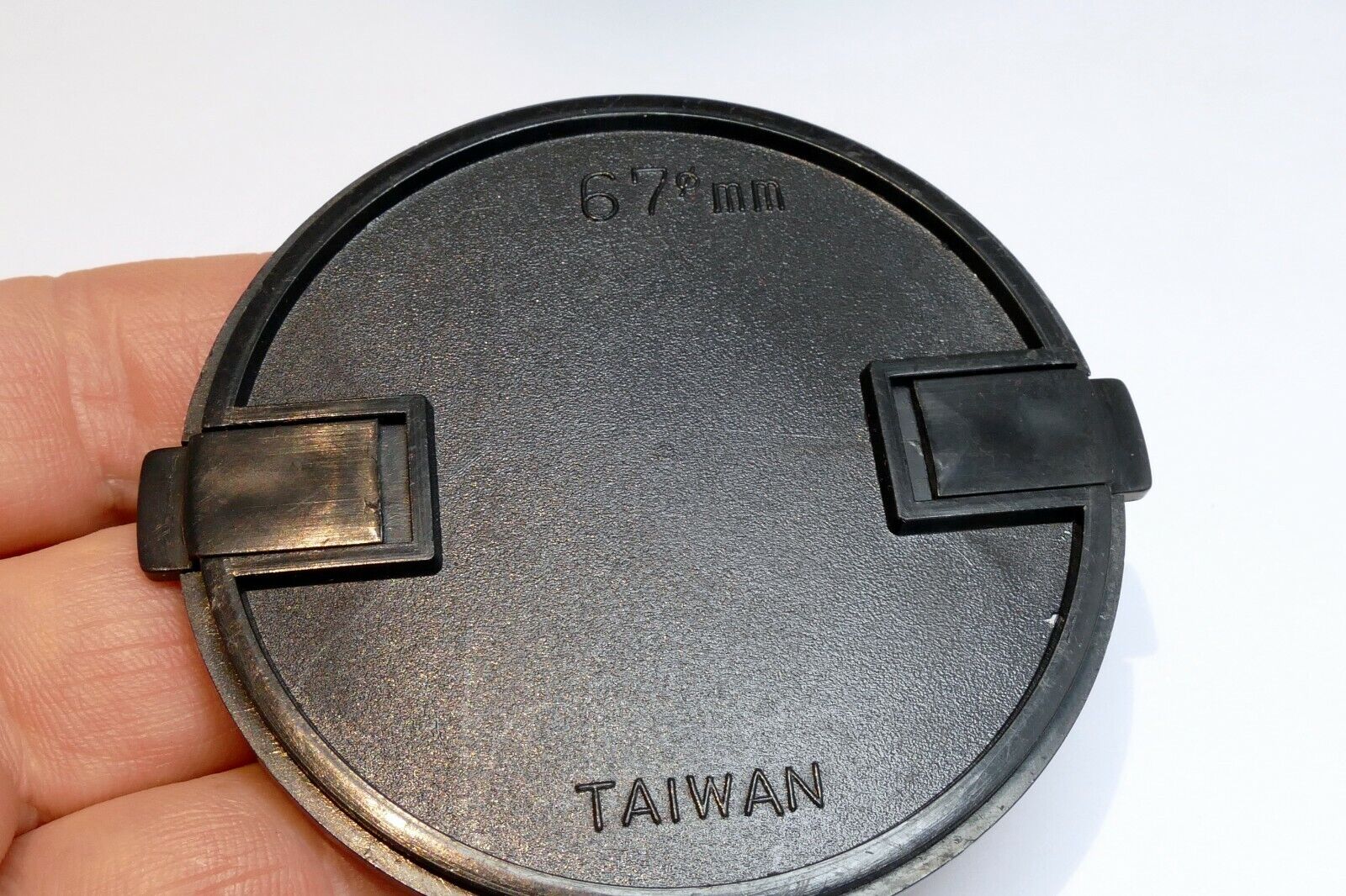 67mm snap on type Lens Front Cap black  w/ white rim